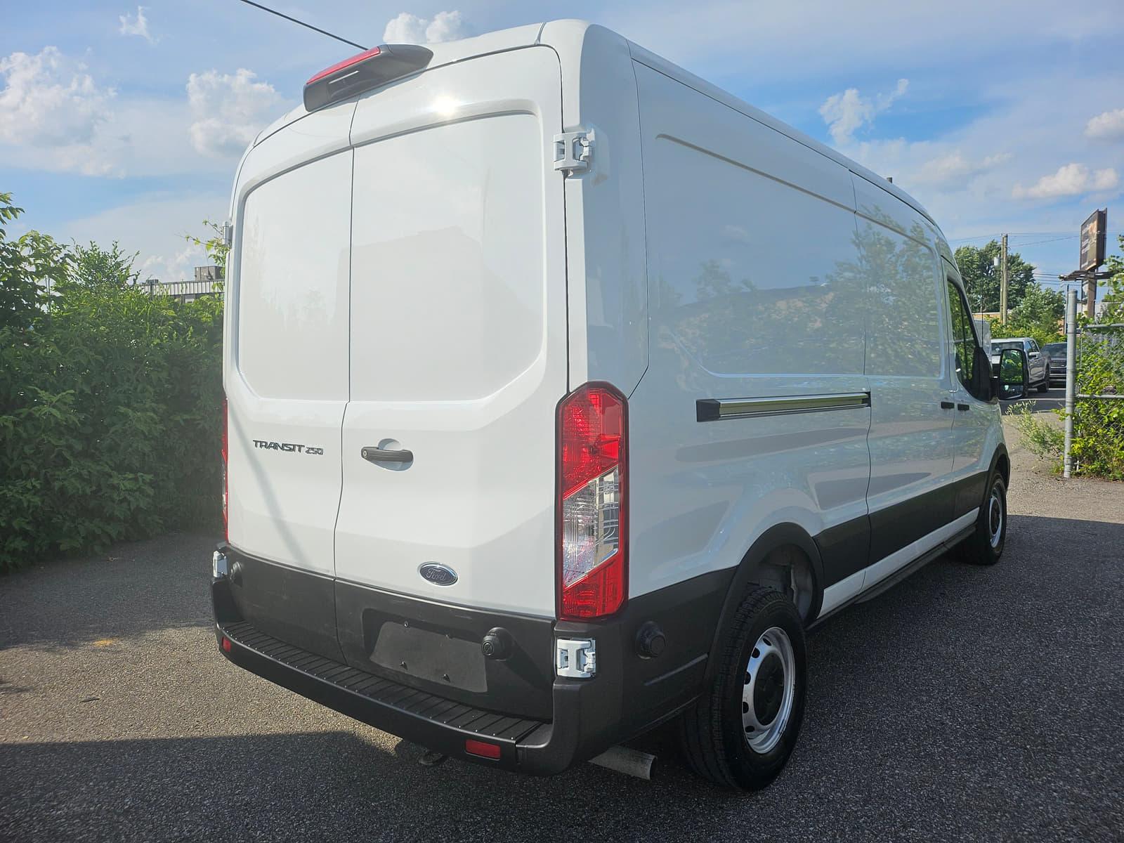 Ford Transit Cargo Van 2024 - Image 5