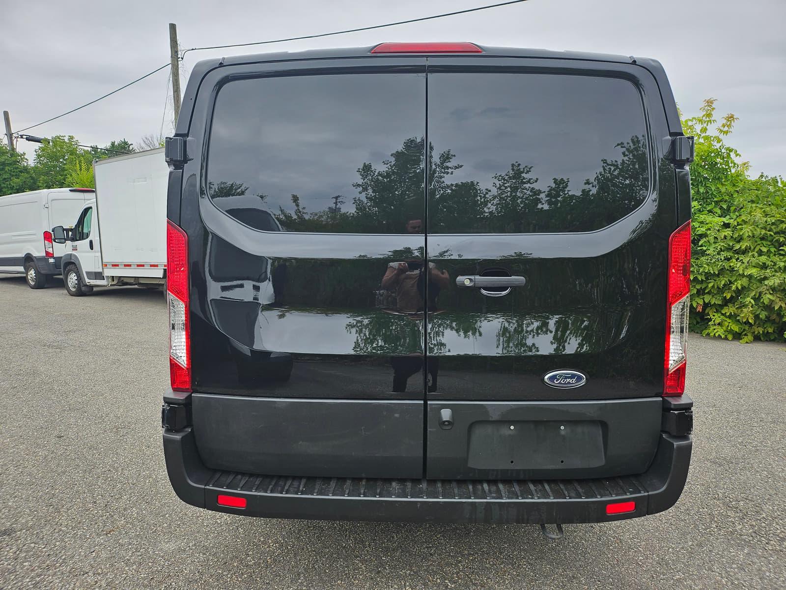 Ford Transit Cargo Van 2023 - Image 4