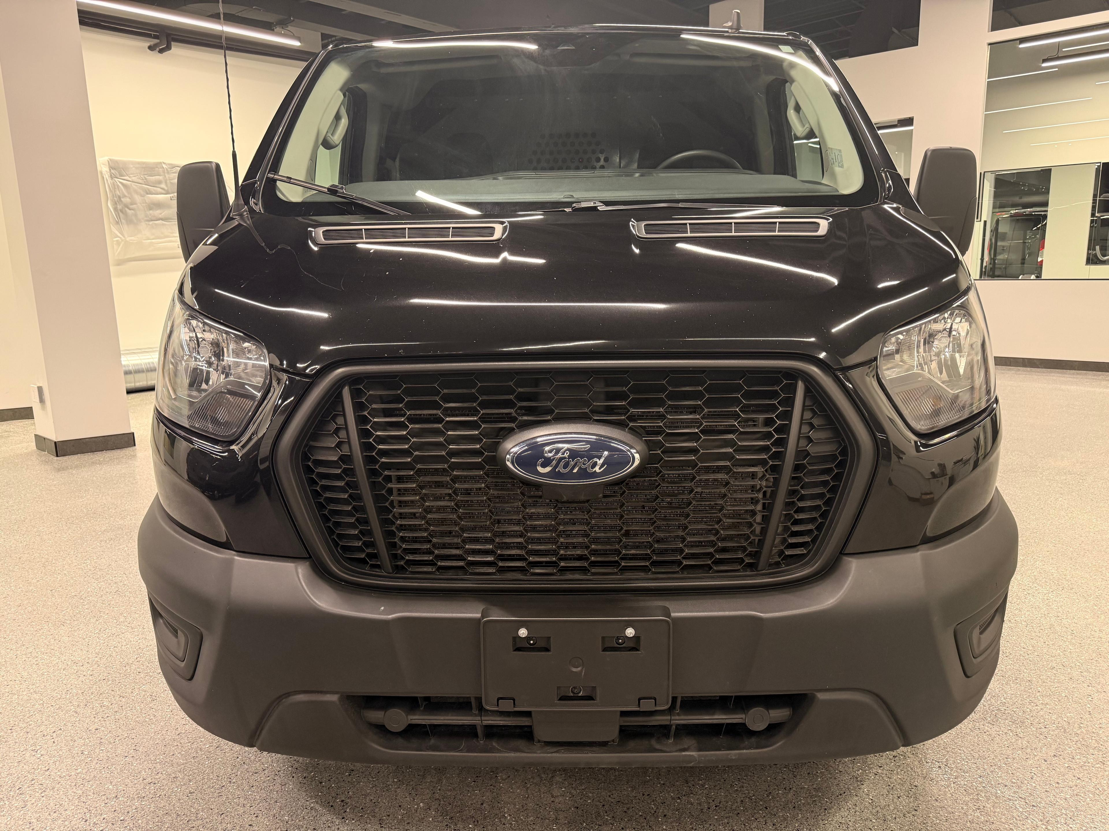 Ford Transit Cargo Van 2023 - Image 8