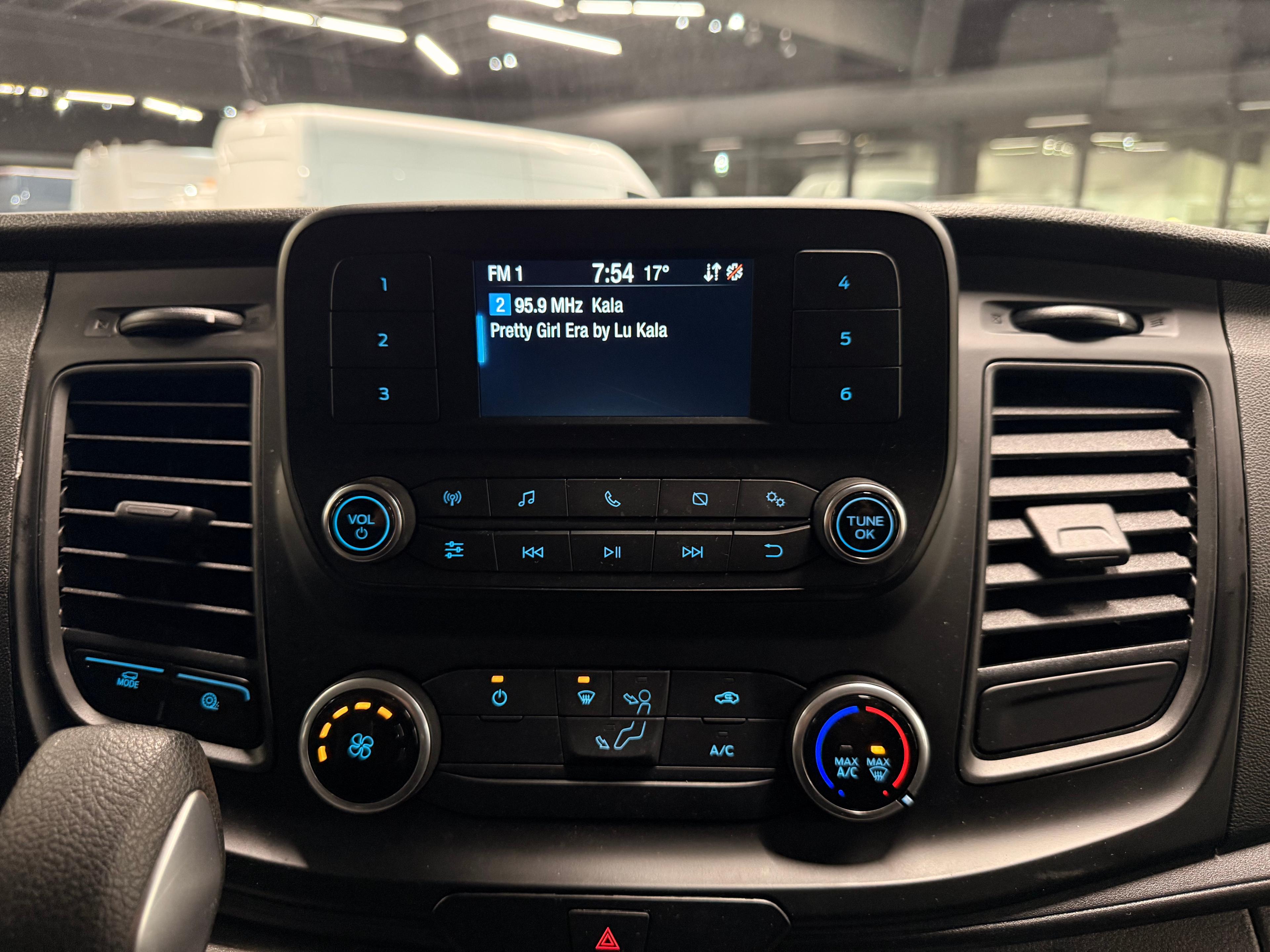 Ford Transit Cargo Van 2023 - Image 19