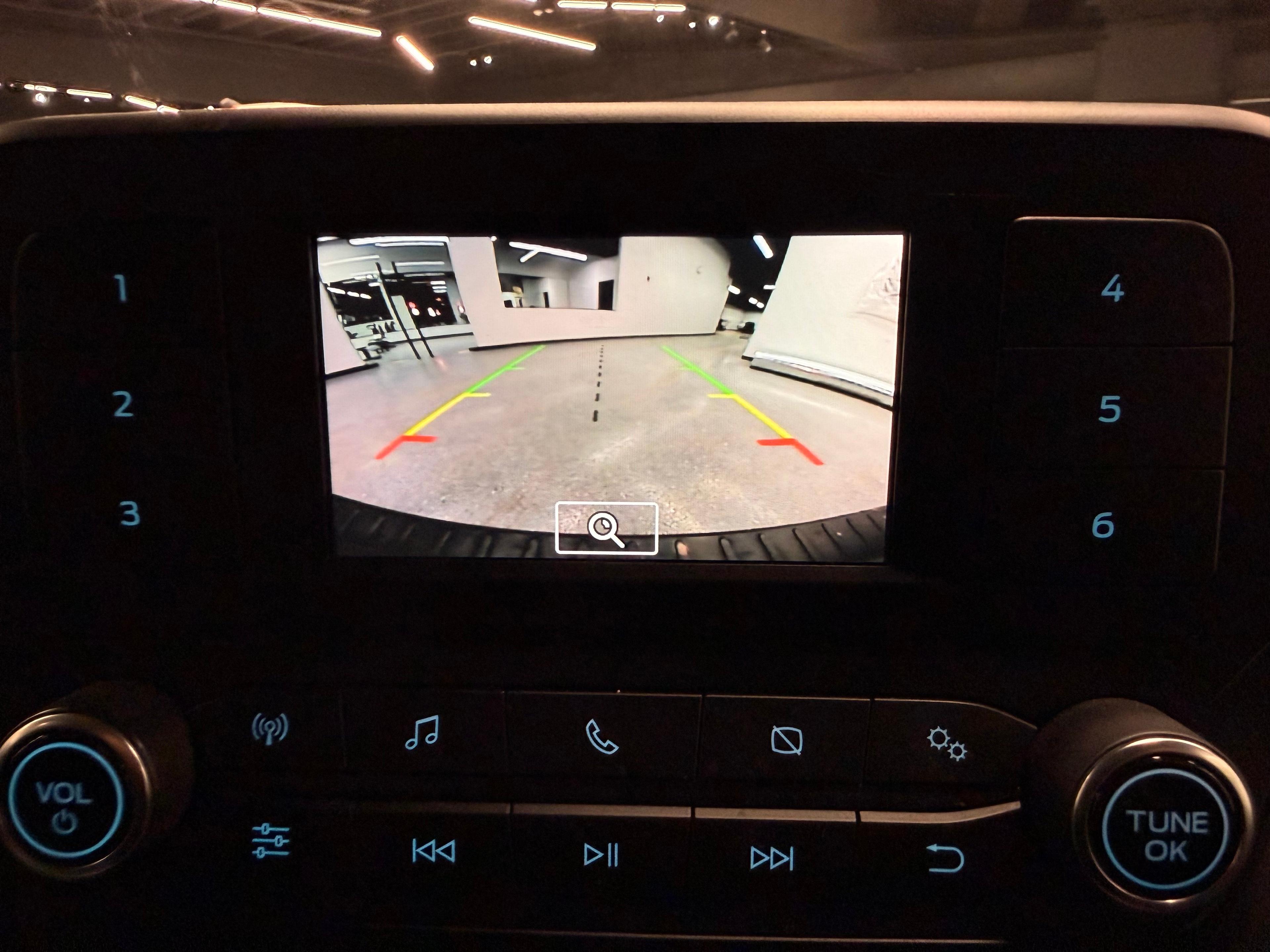 Ford Transit Cargo Van 2023 - Image 21