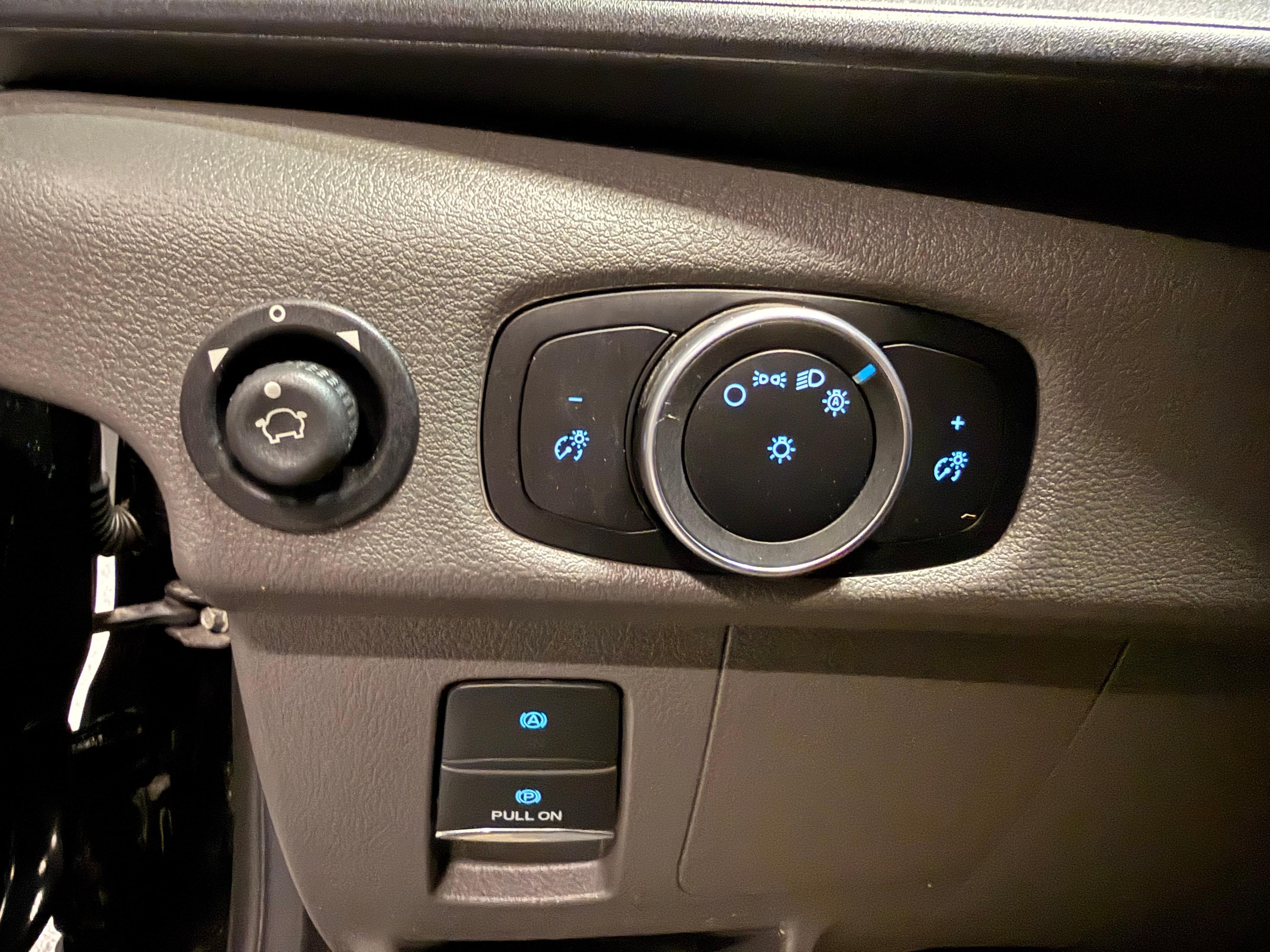 Ford Transit Cargo Van 2023 - Image 22