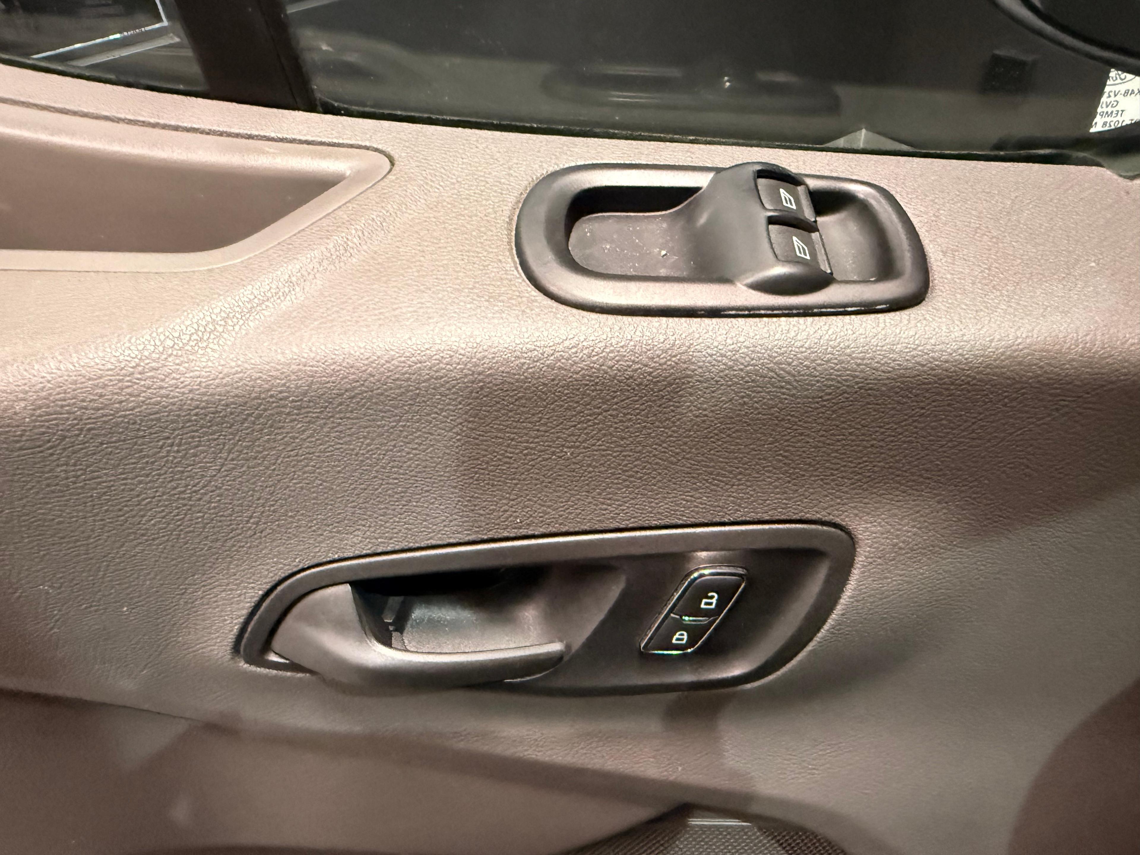 Ford Transit Cargo Van 2023 - Image 23