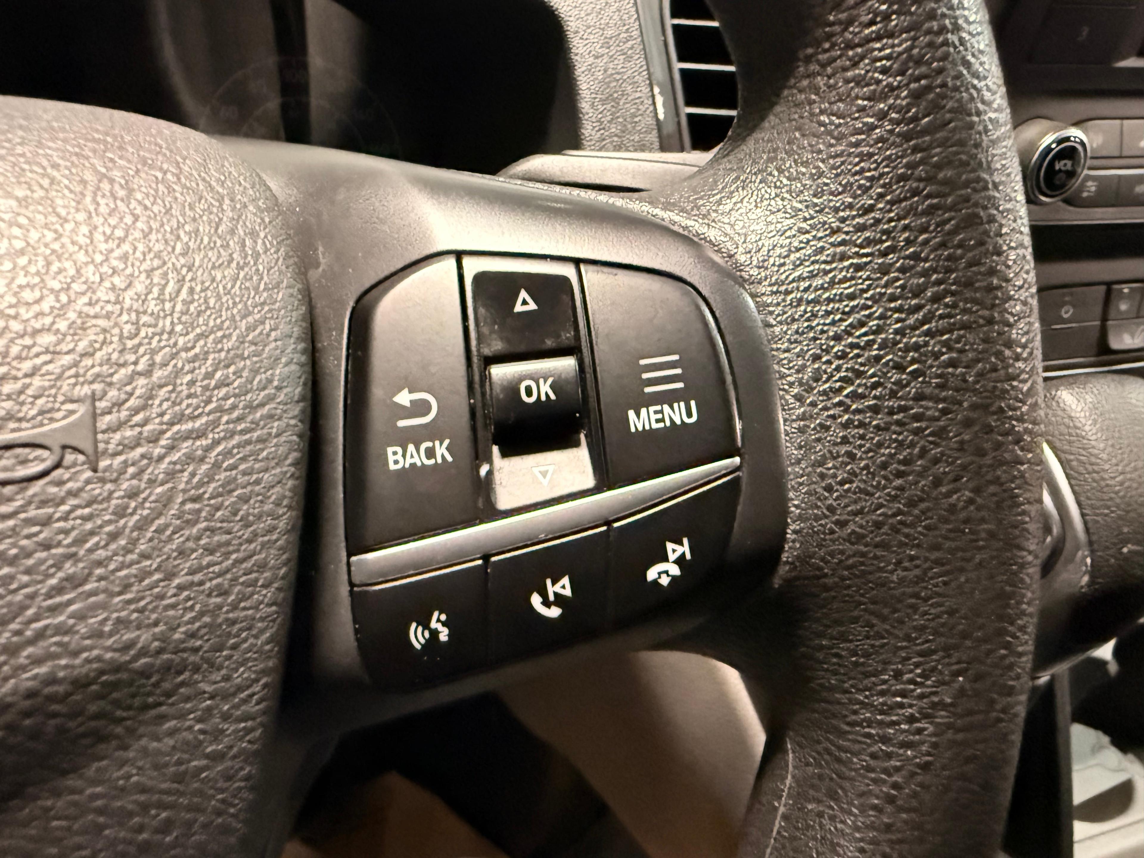 Ford Transit Cargo Van 2023 - Image 25