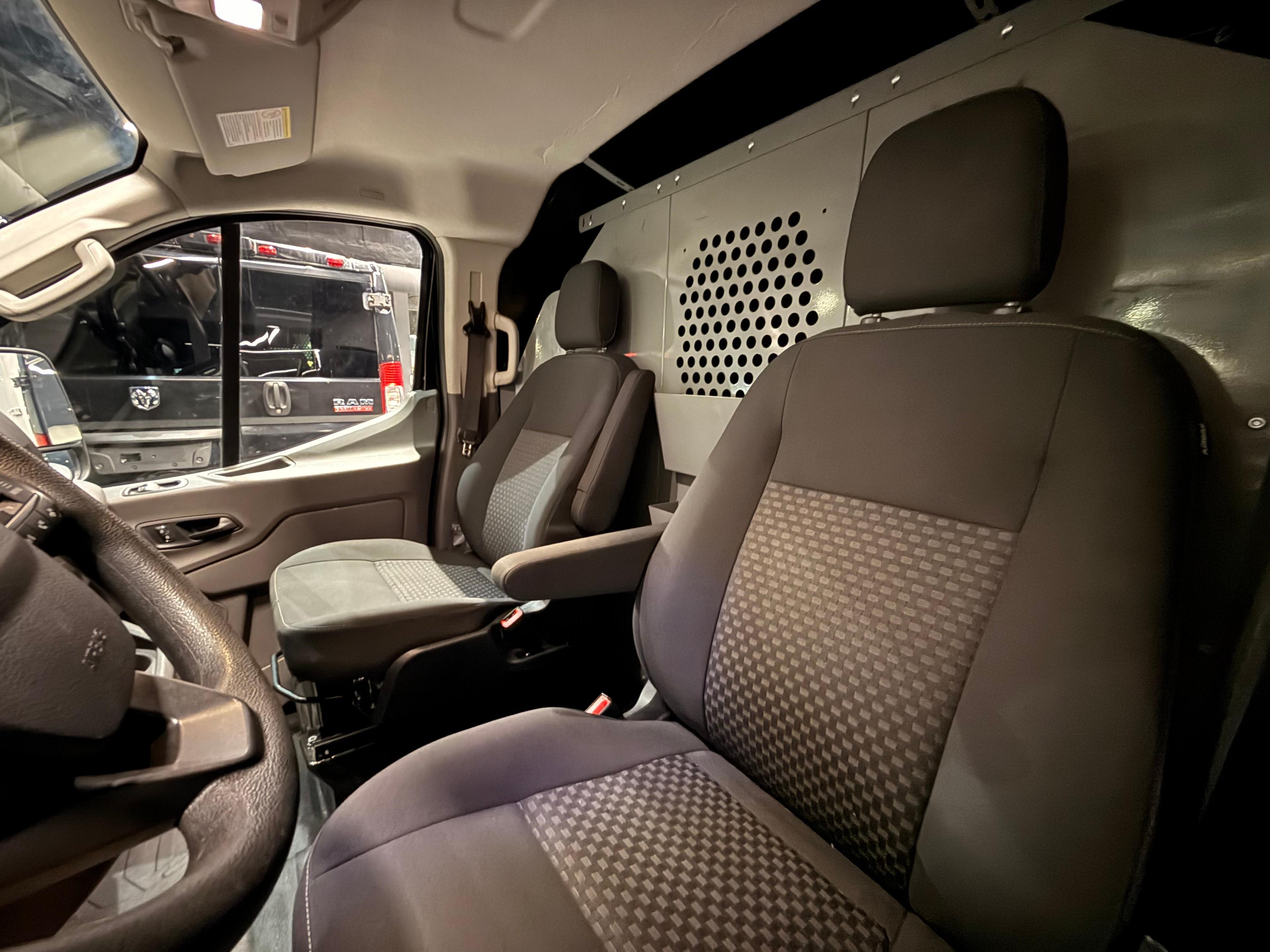 Ford Transit Cargo Van 2023 - Image 27