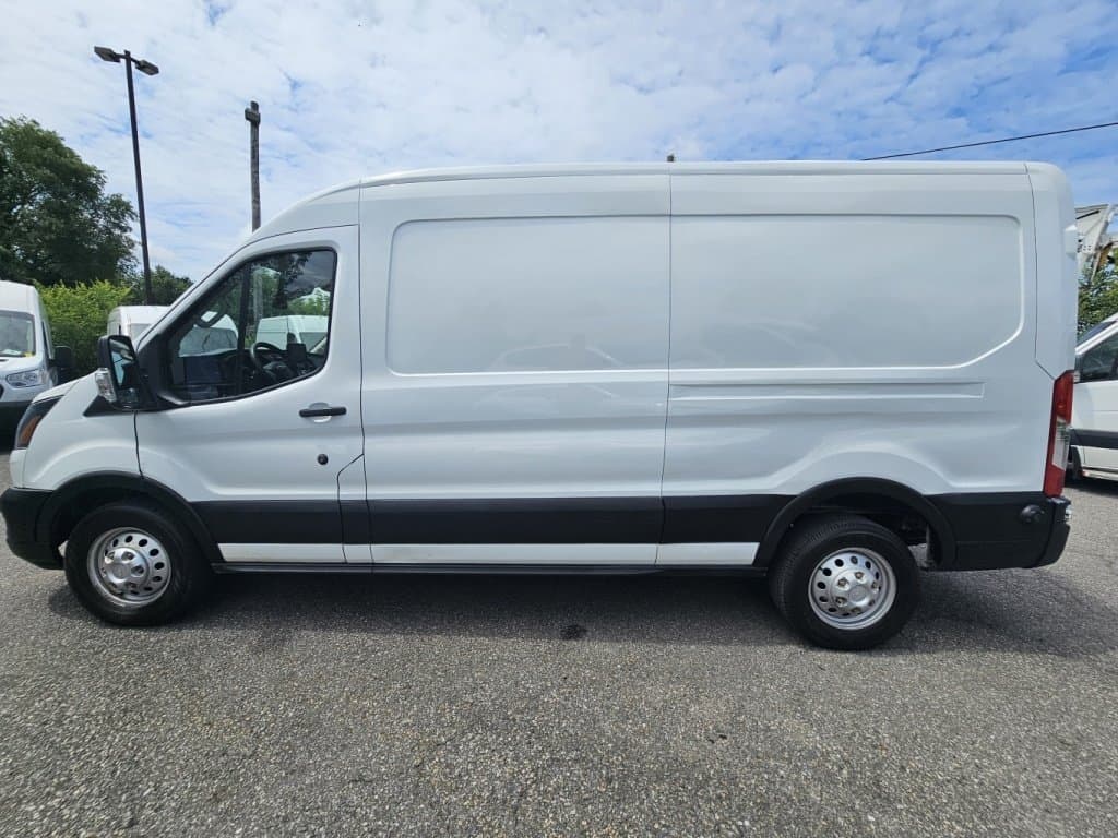 Ford Transit Cargo Van 2022 - Image 3