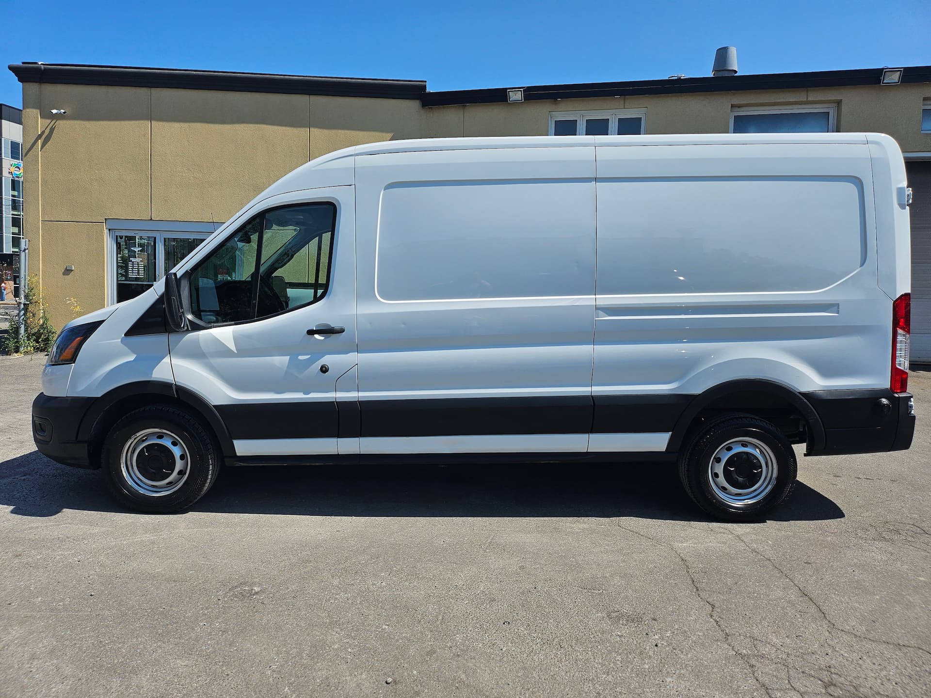 Ford Transit Cargo Van 2024 - Image 2