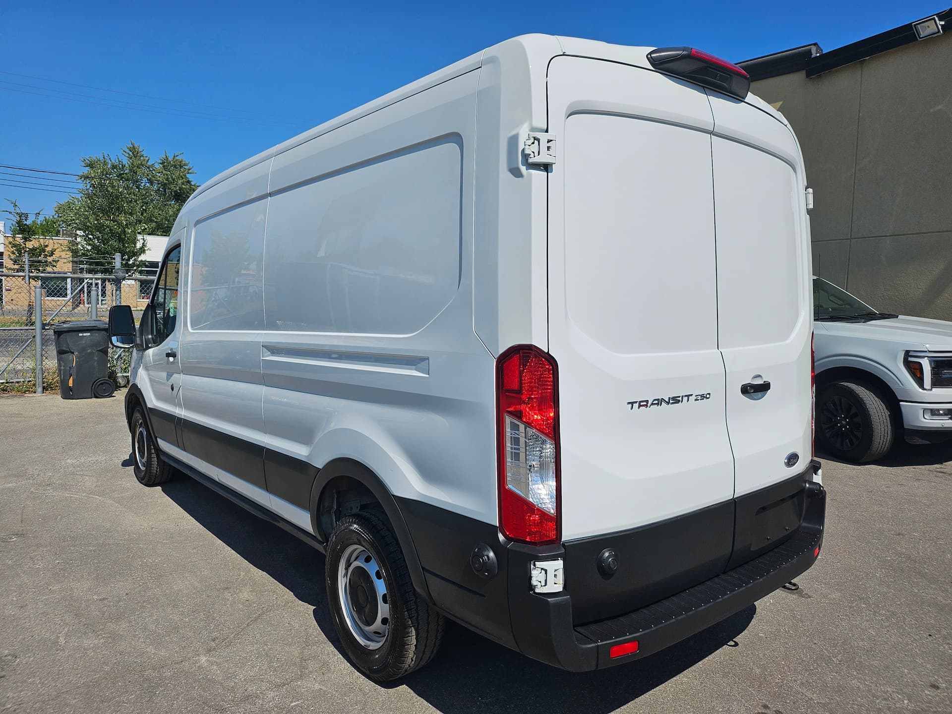 Ford Transit Cargo Van 2024 - Image 3