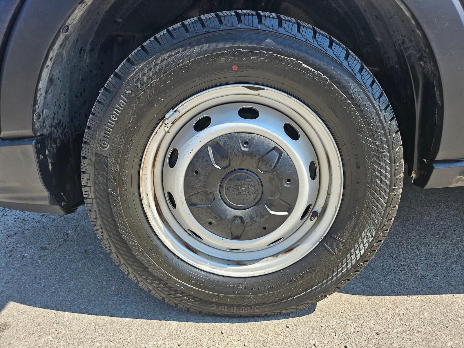 Ford Transit Cargo Van 2024 - Image 10