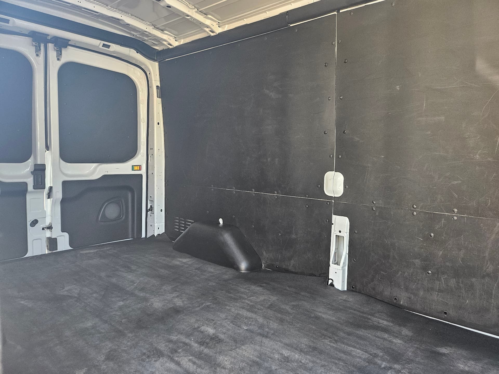 Ford Transit Cargo Van 2024 - Image 14