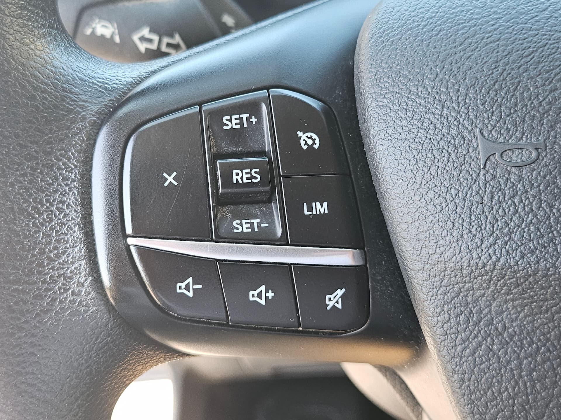 Ford Transit Cargo Van 2024 - Image 24