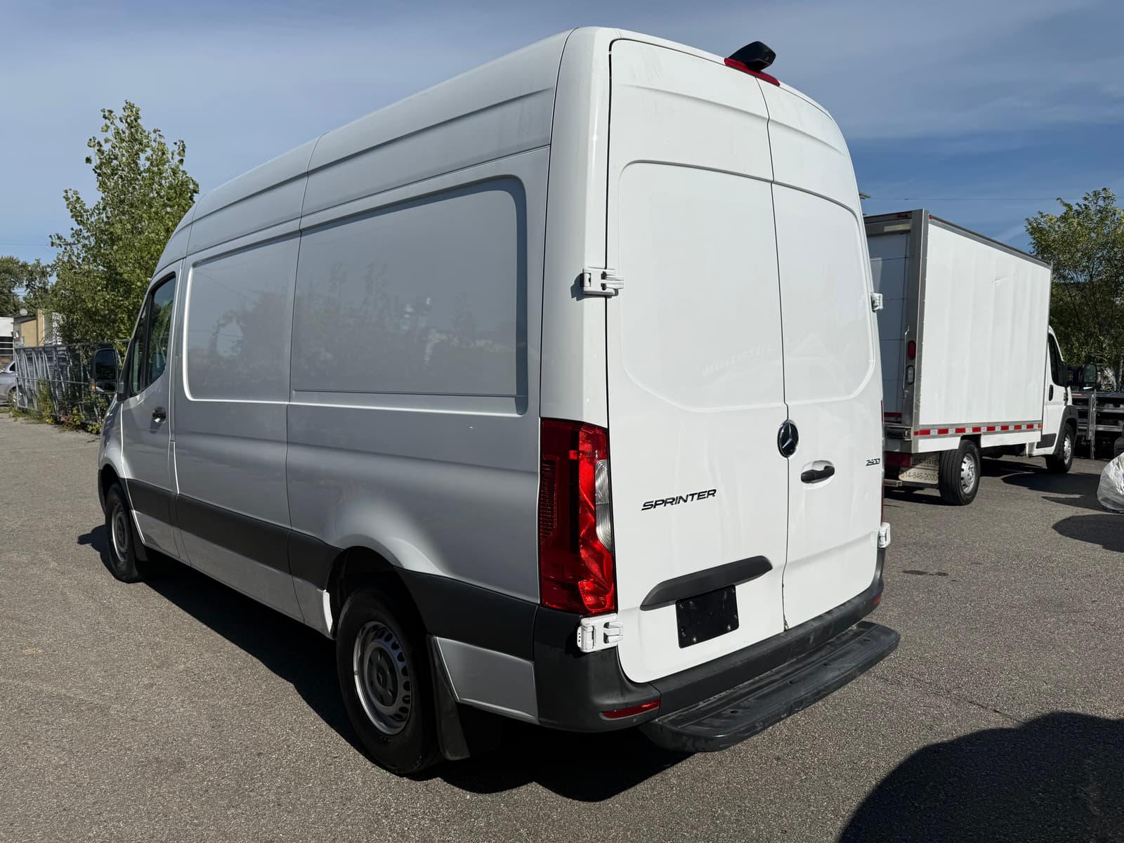 Mercedes-Benz Sprinter Cargo Van 2020 - Image 3