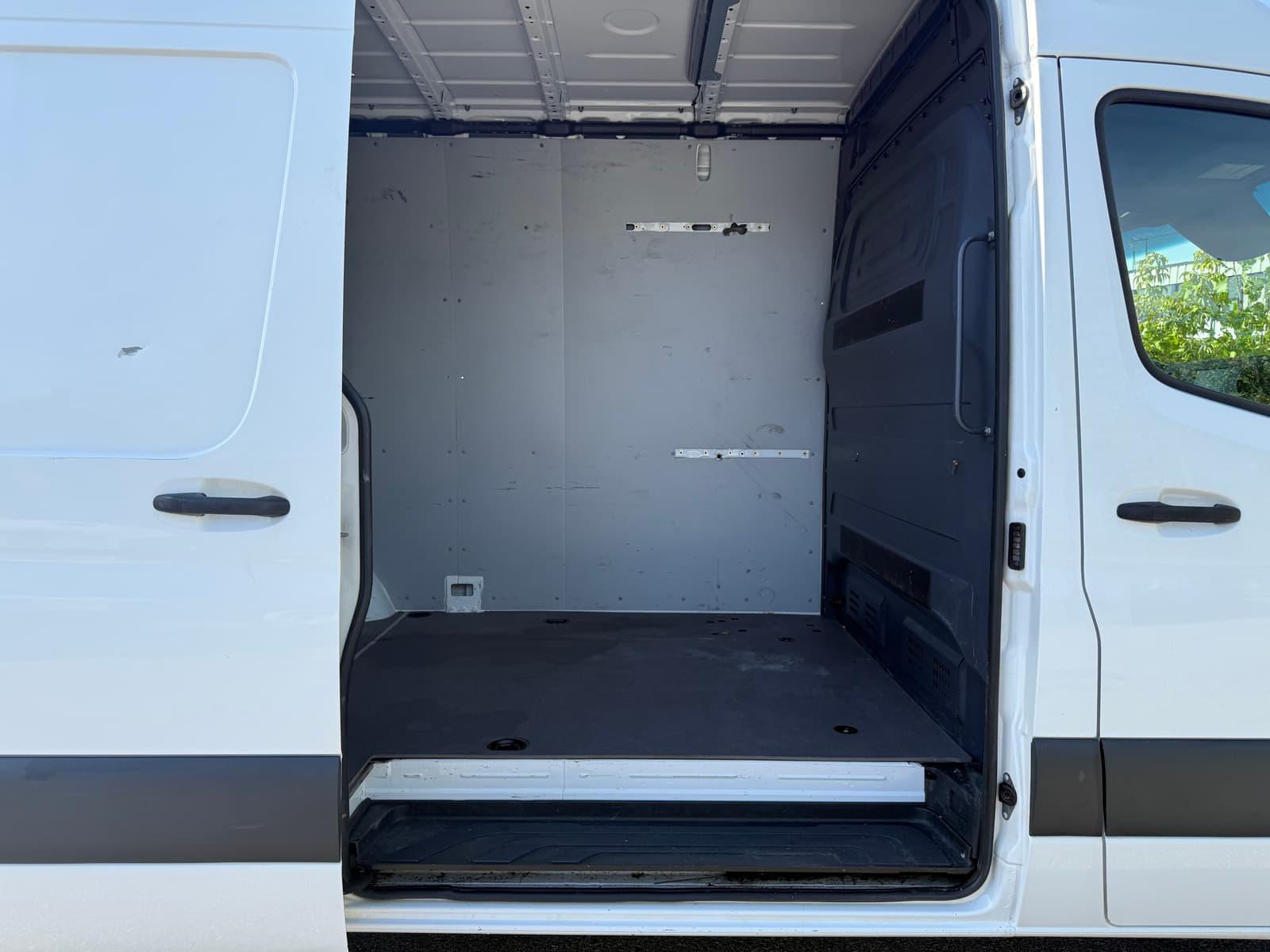 Mercedes-Benz Sprinter Cargo Van 2020 - Image 13