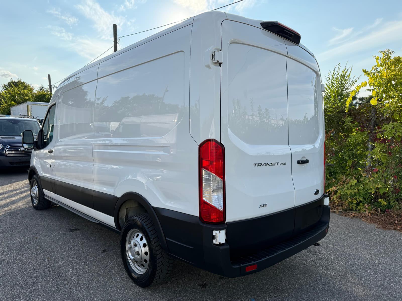 Ford Transit Cargo Van 2023 - Image 3