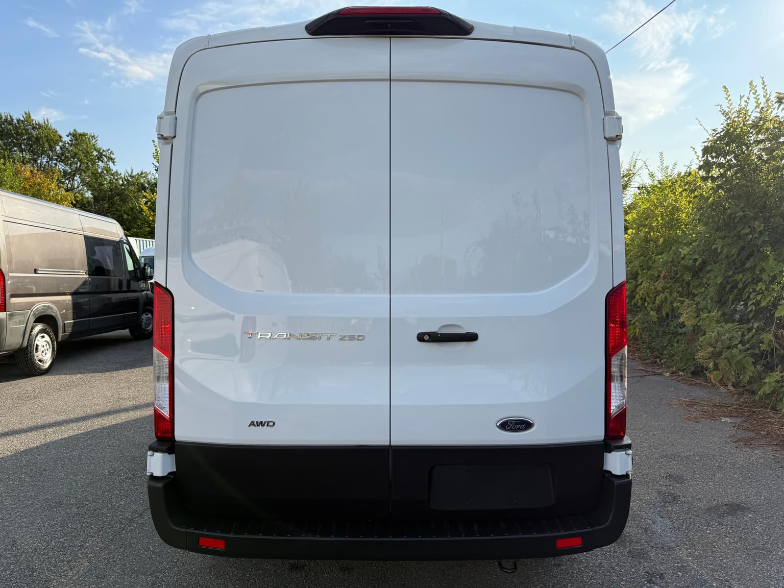 Ford Transit Cargo Van 2023 - Image 4