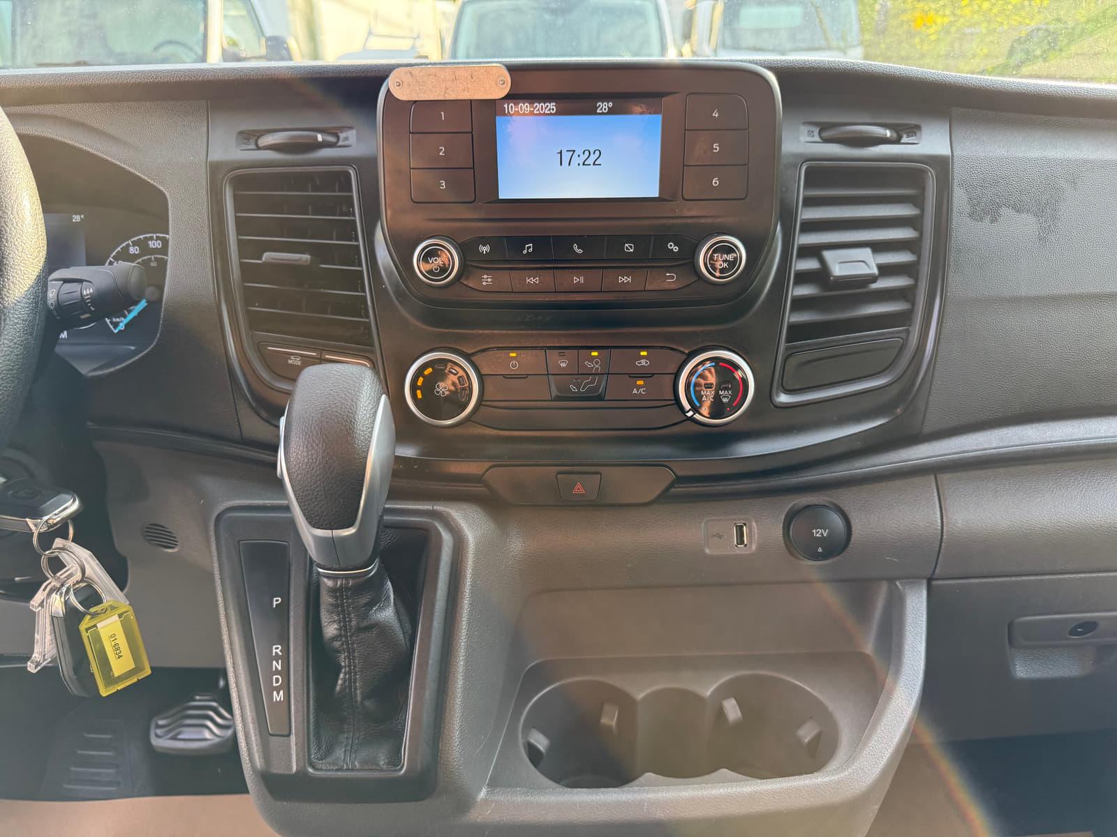 Ford Transit Cargo Van 2023 - Image 22