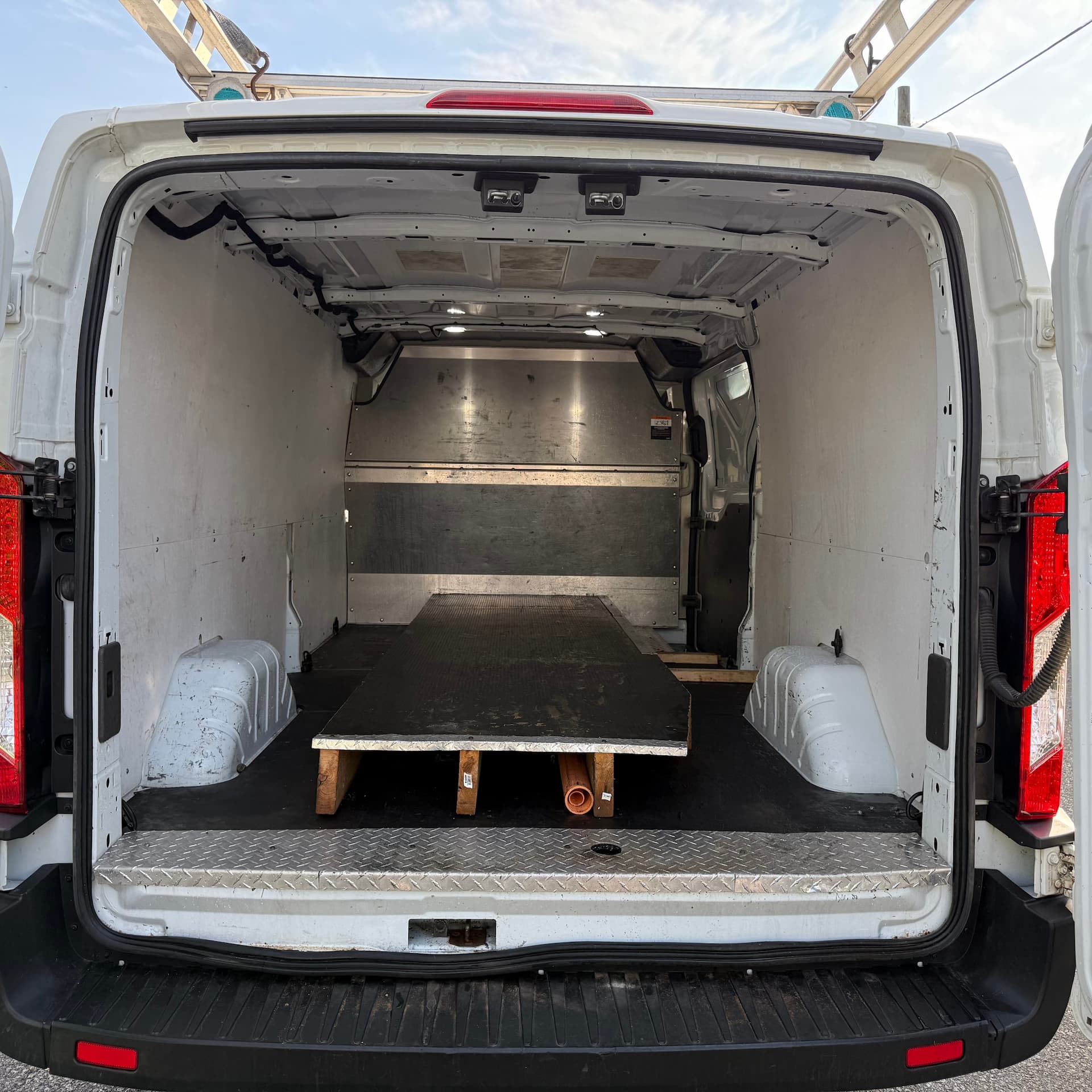 Ford Transit Cargo Van 2020 - Image 15
