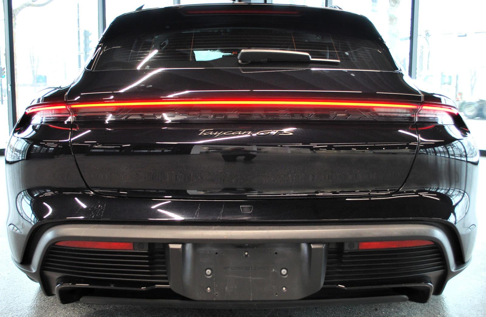 Porsche Taycan 2024 - Image 4