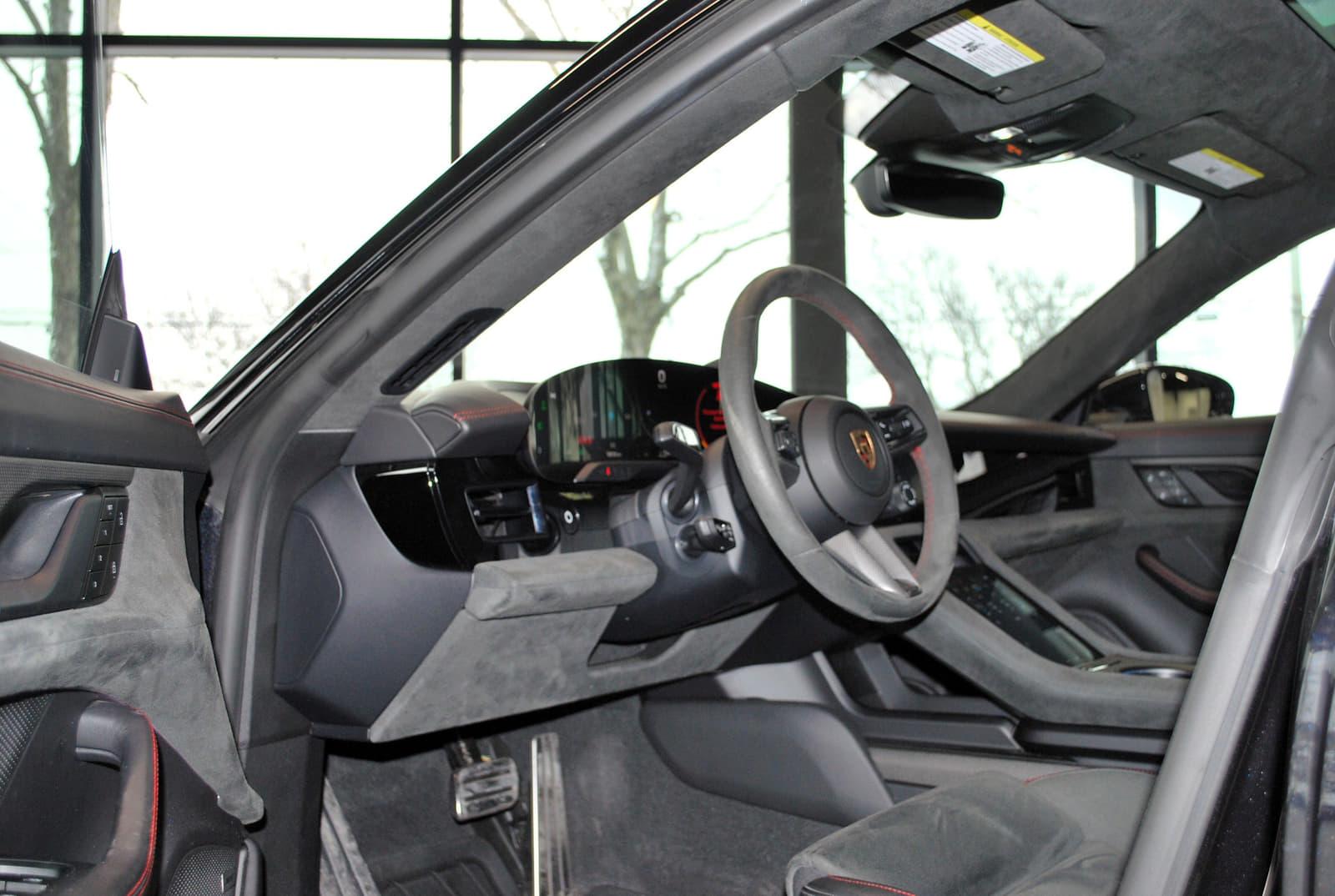 Porsche Taycan 2024 - Image 10