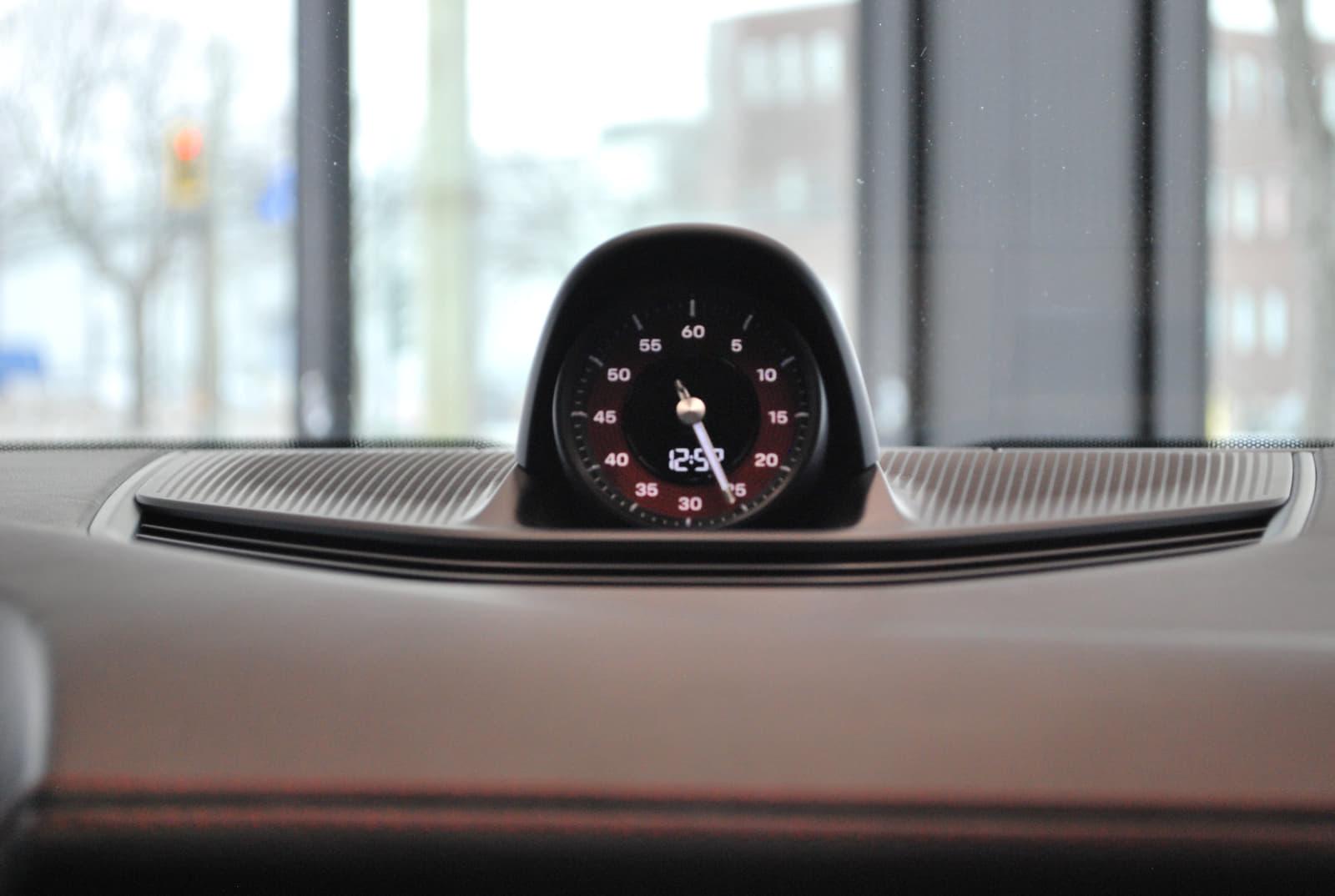 Porsche Taycan 2024 - Image 19