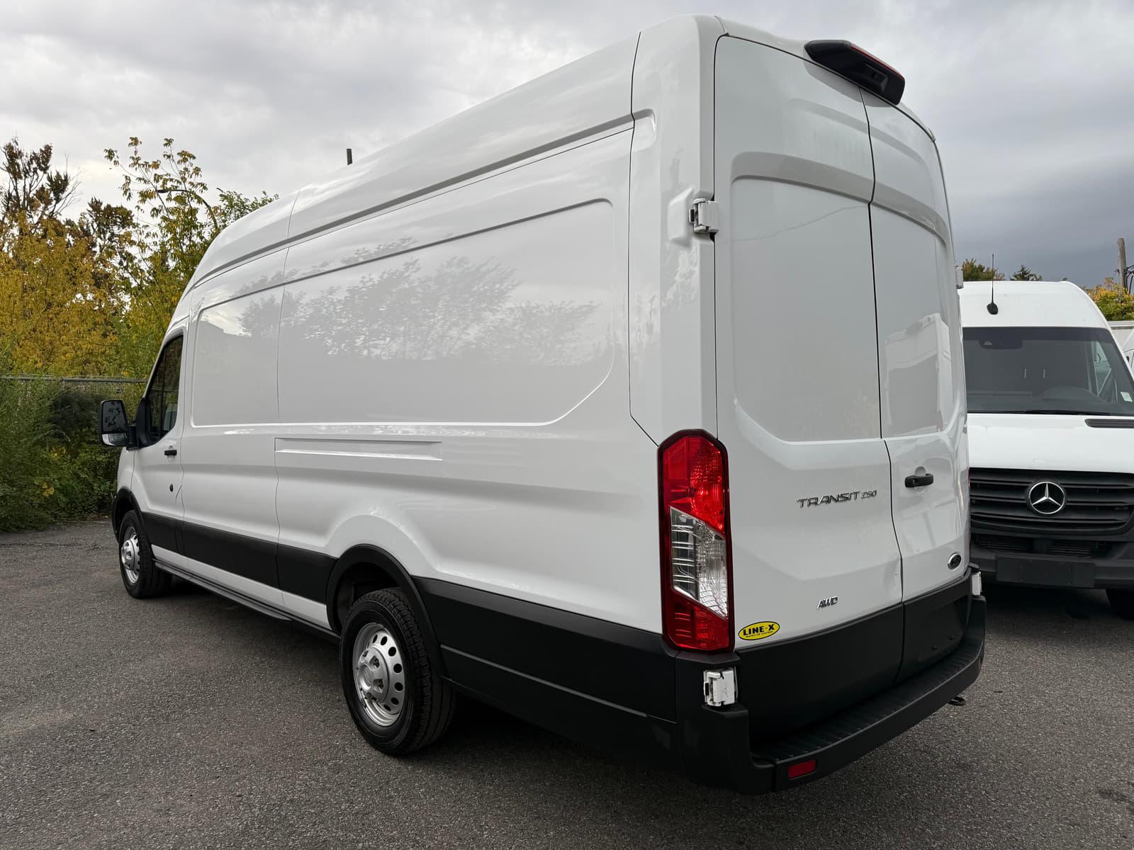 Ford Transit Cargo Van 2022 - Image 3