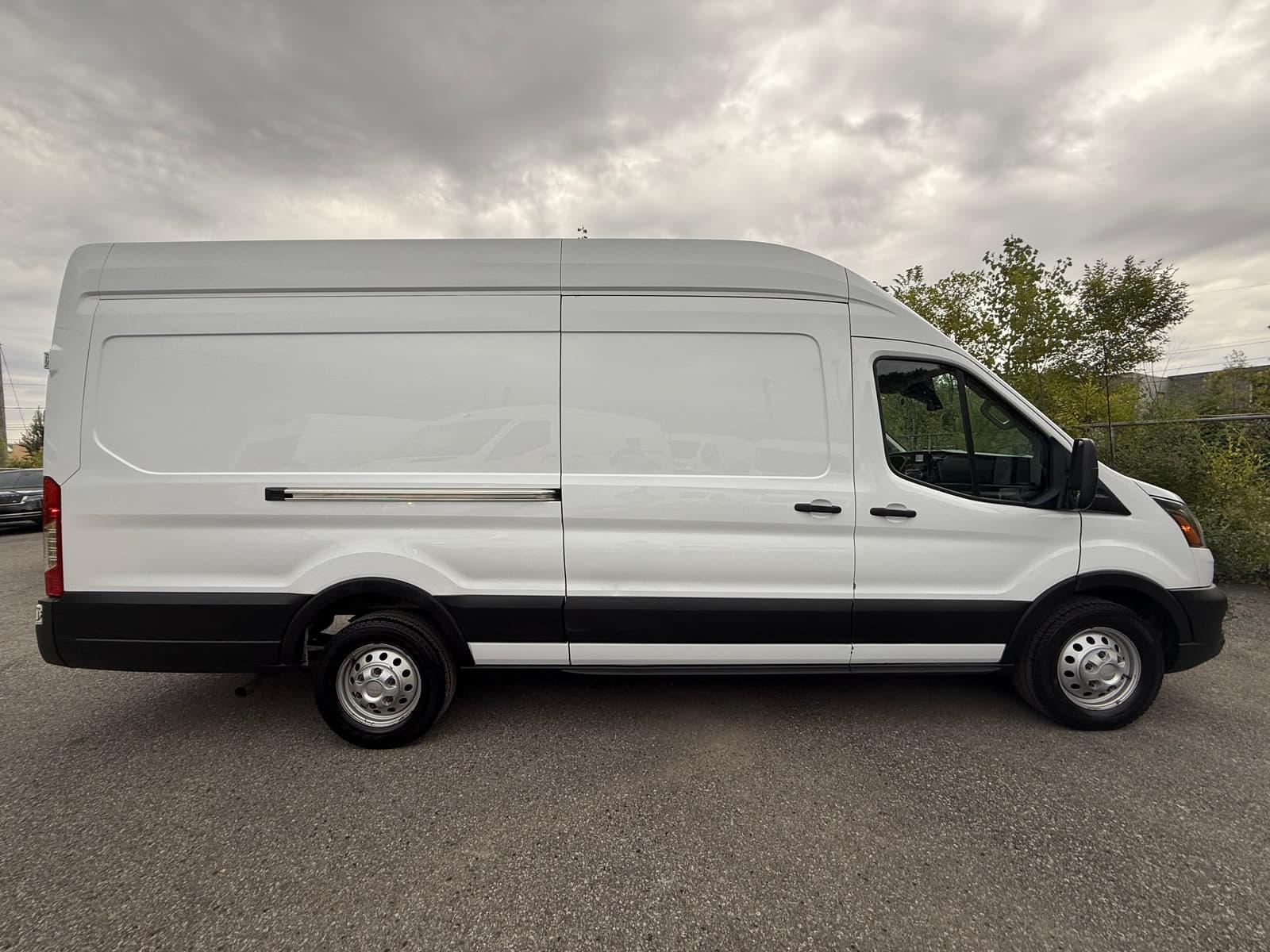 Ford Transit Cargo Van 2022 - Image 6