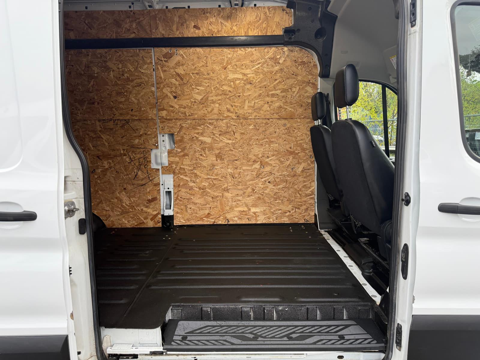 Ford Transit Cargo Van 2022 - Image 13