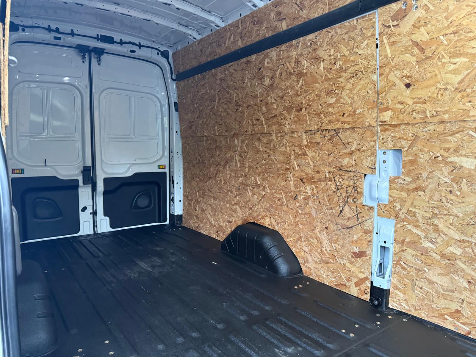 Ford Transit Cargo Van 2022 - Image 14