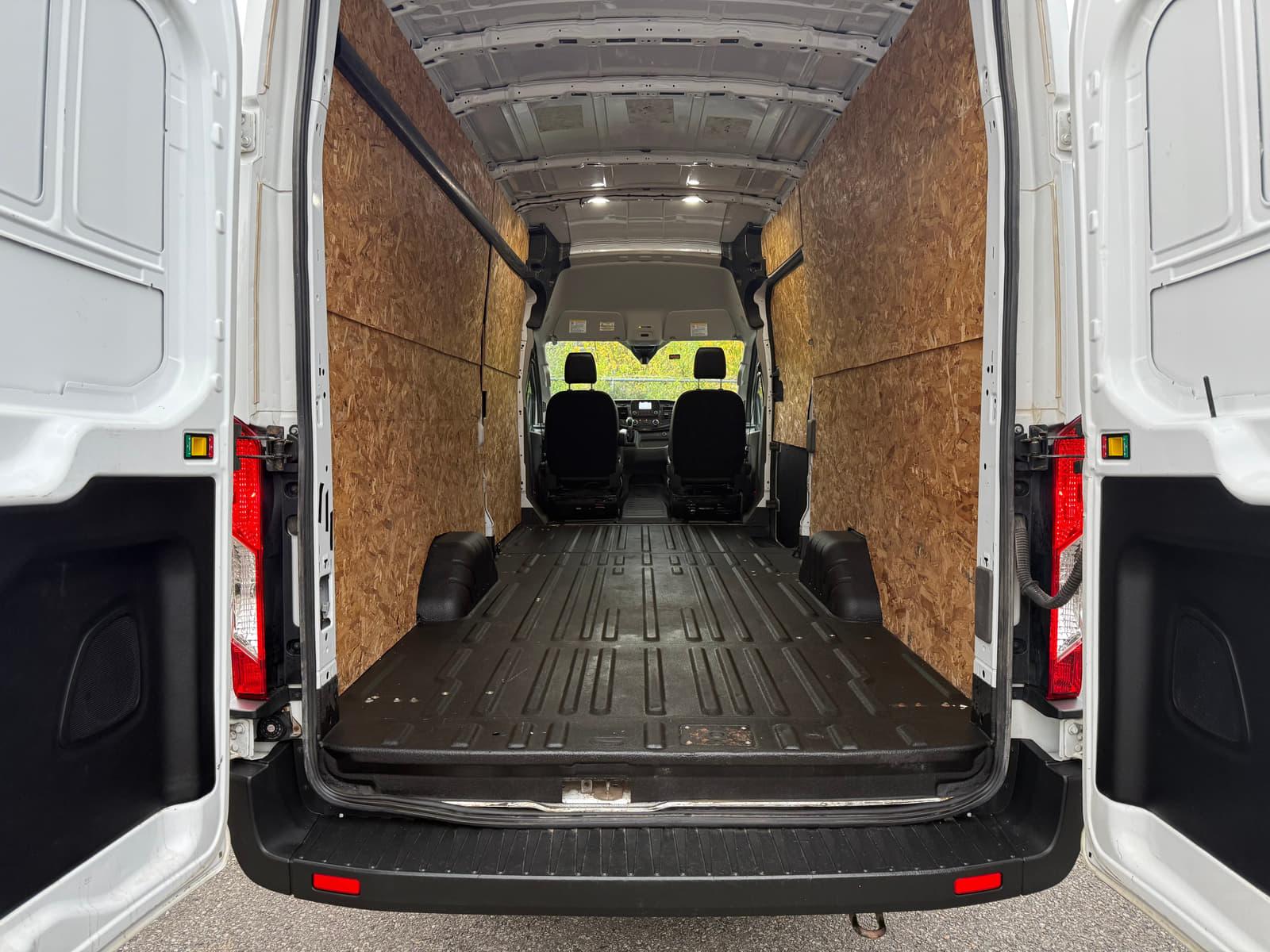 Ford Transit Cargo Van 2022 - Image 15