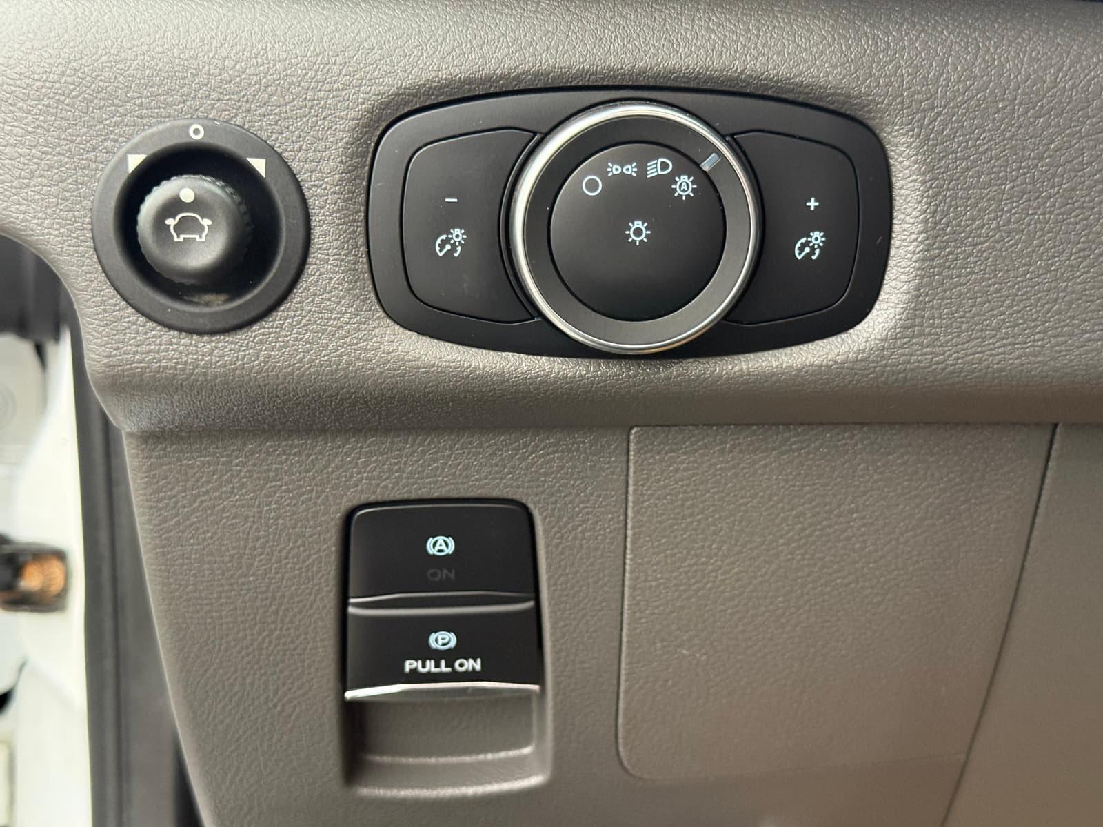 Ford Transit Cargo Van 2022 - Image 22