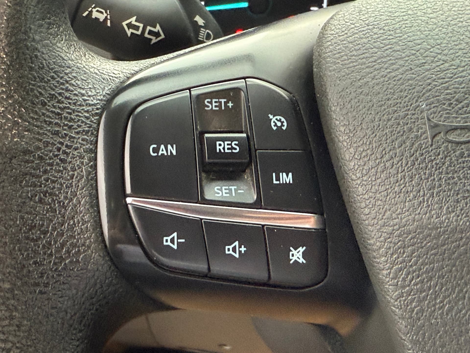 Ford Transit Cargo Van 2022 - Image 23