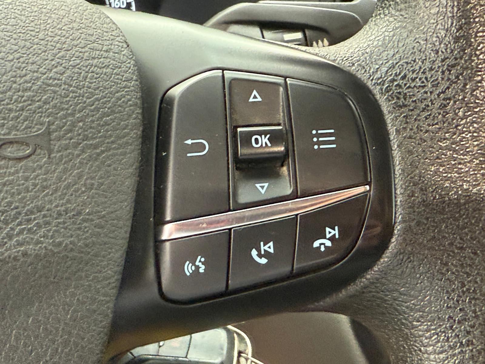 Ford Transit Cargo Van 2022 - Image 24