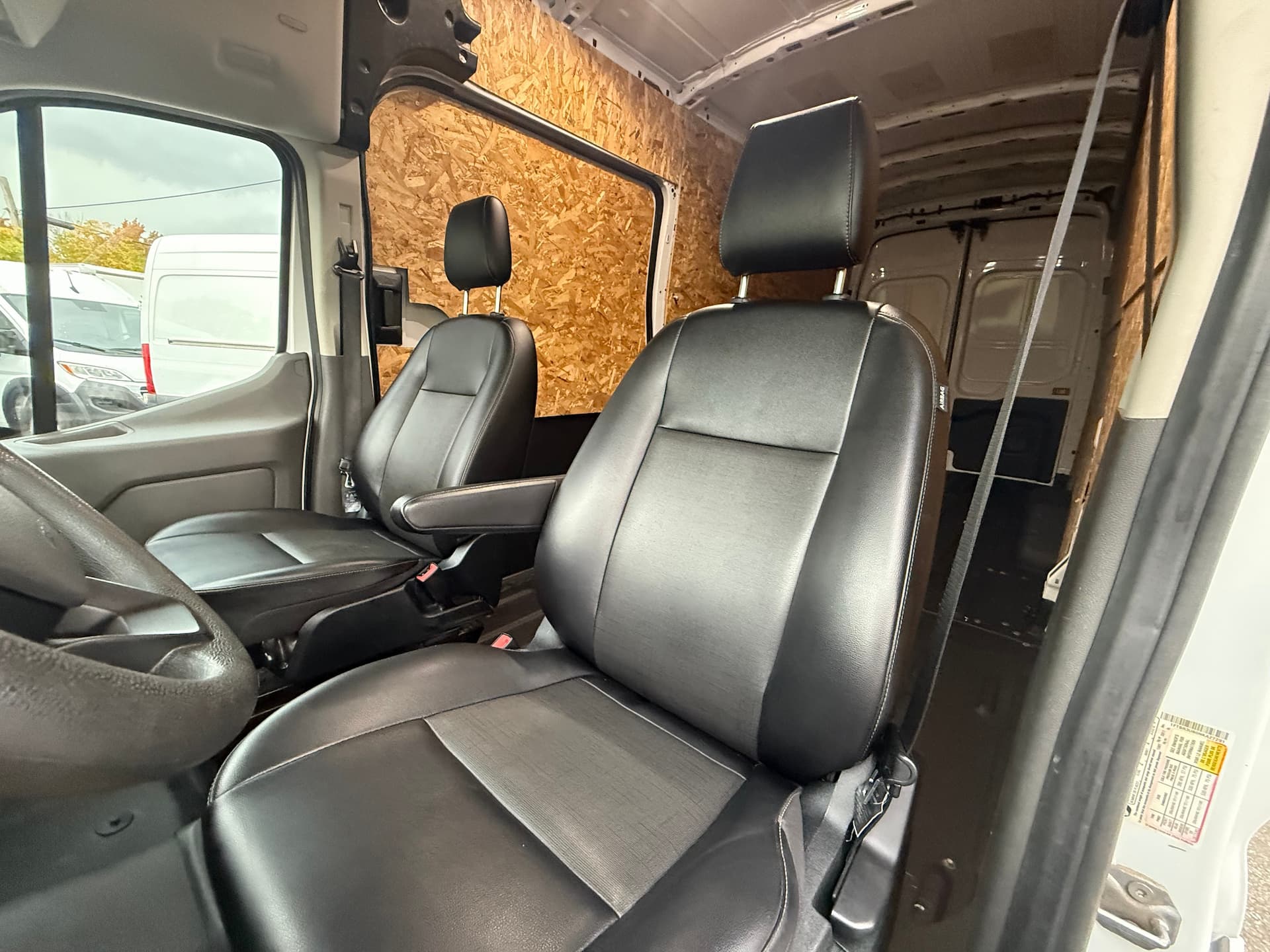 Ford Transit Cargo Van 2022 - Image 28