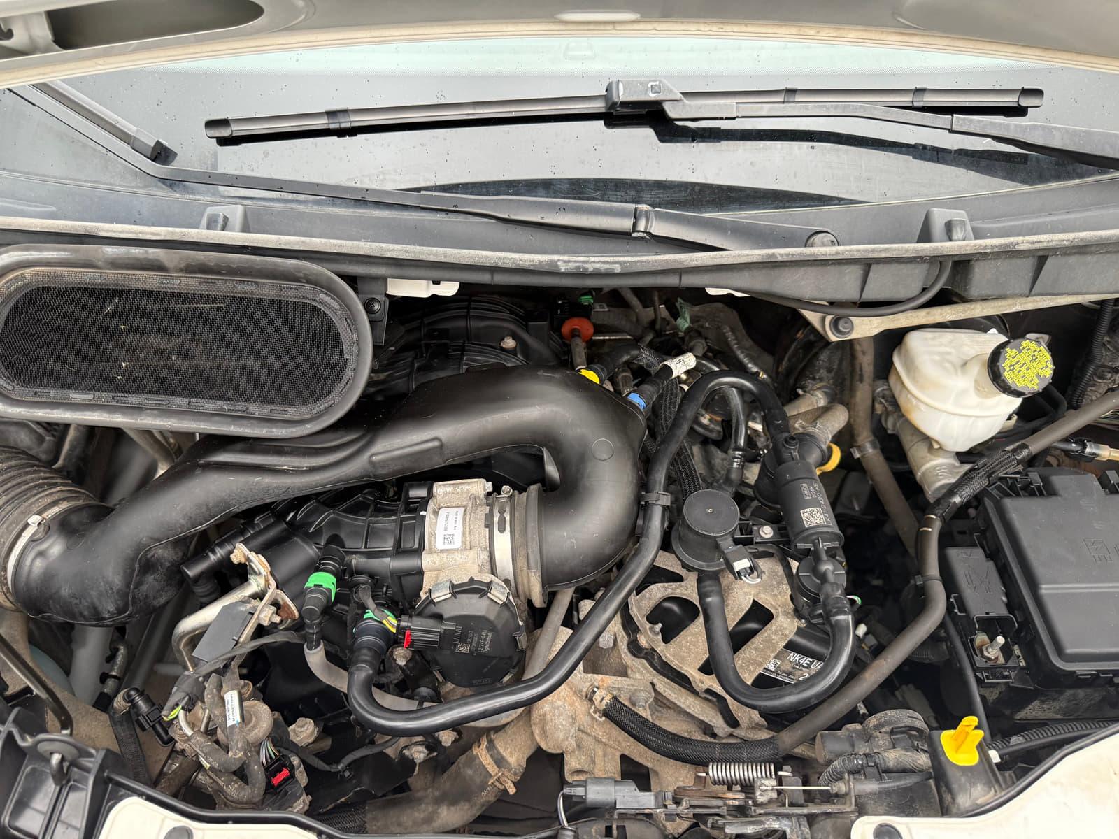 Ford Transit Cargo Van 2022 - Image 29