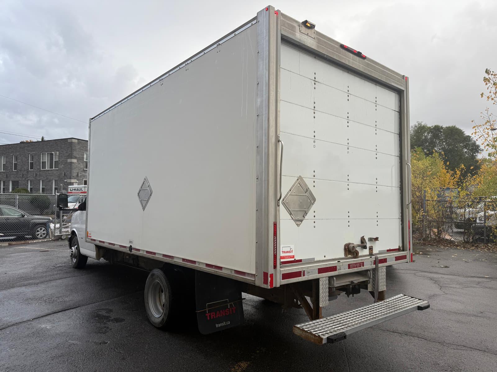 Chevrolet Express G3500 2018 - Image 3