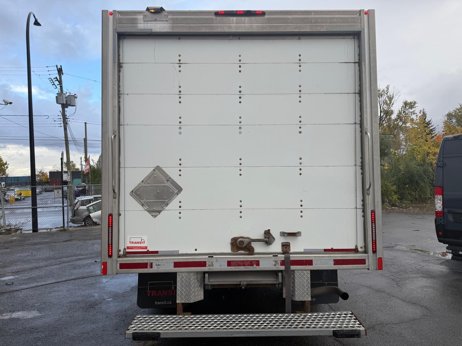 Chevrolet Express G3500 2018 - Image 4