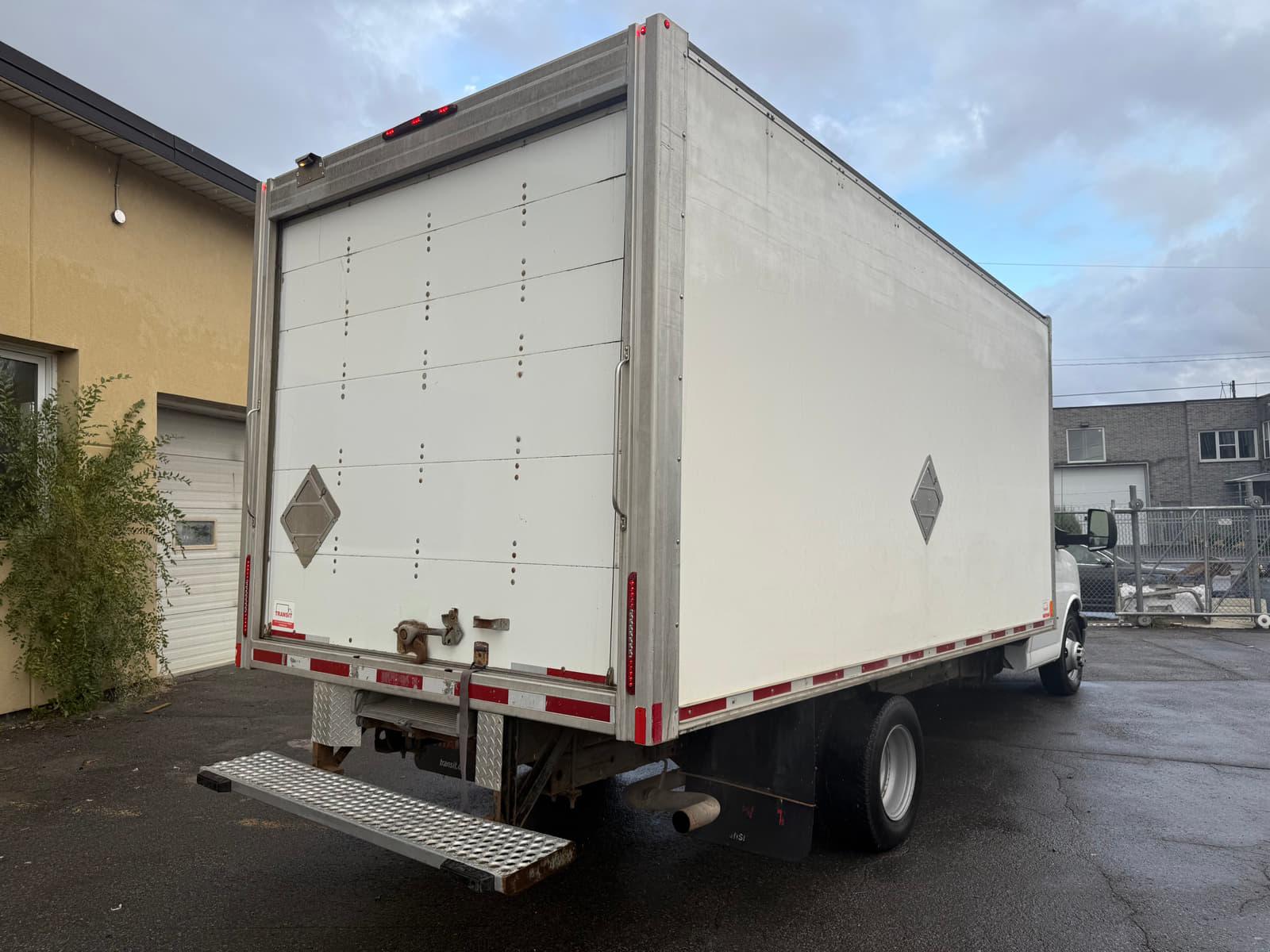 Chevrolet Express G3500 2018 - Image 5