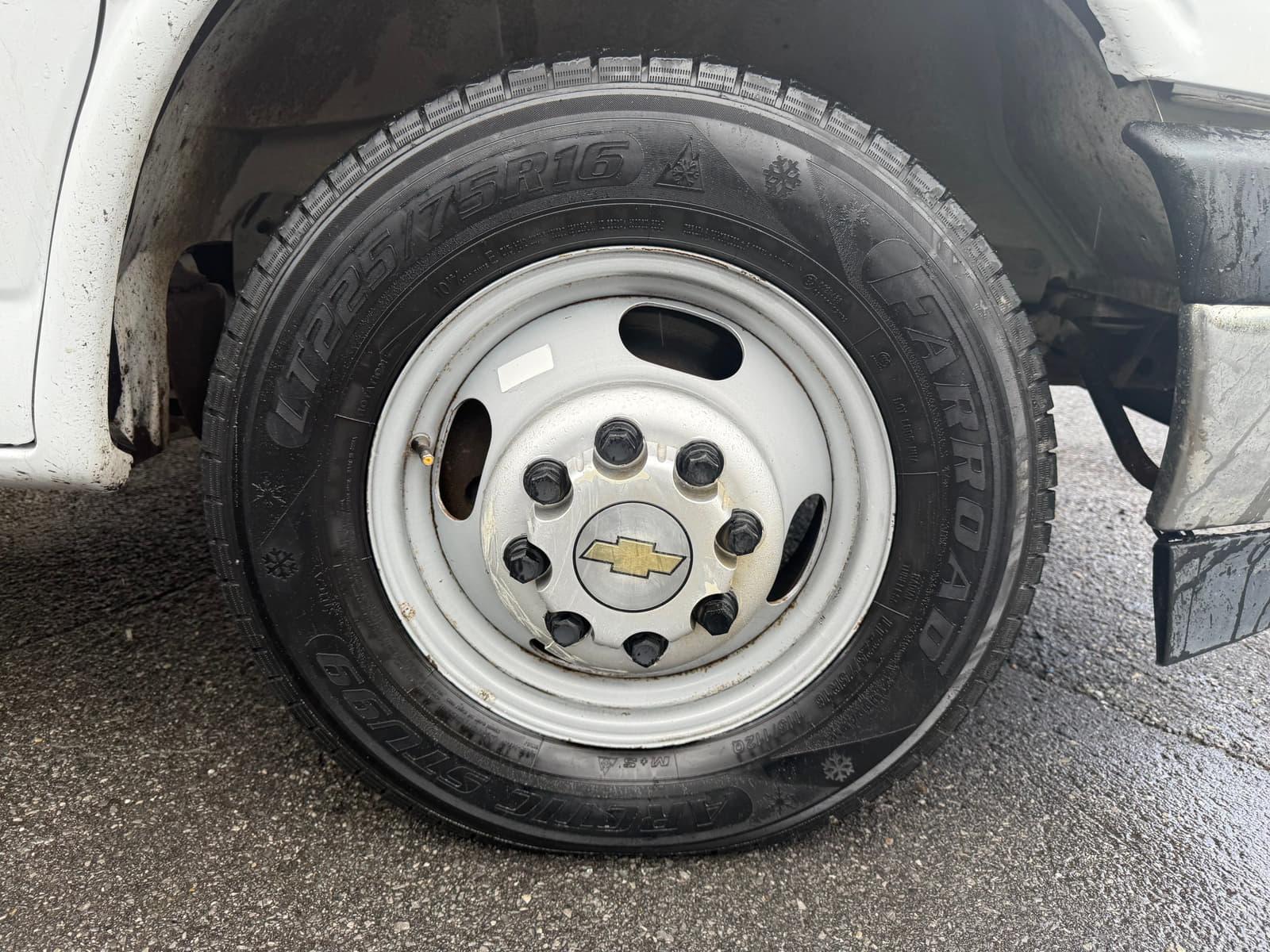 Chevrolet Express G3500 2018 - Image 10