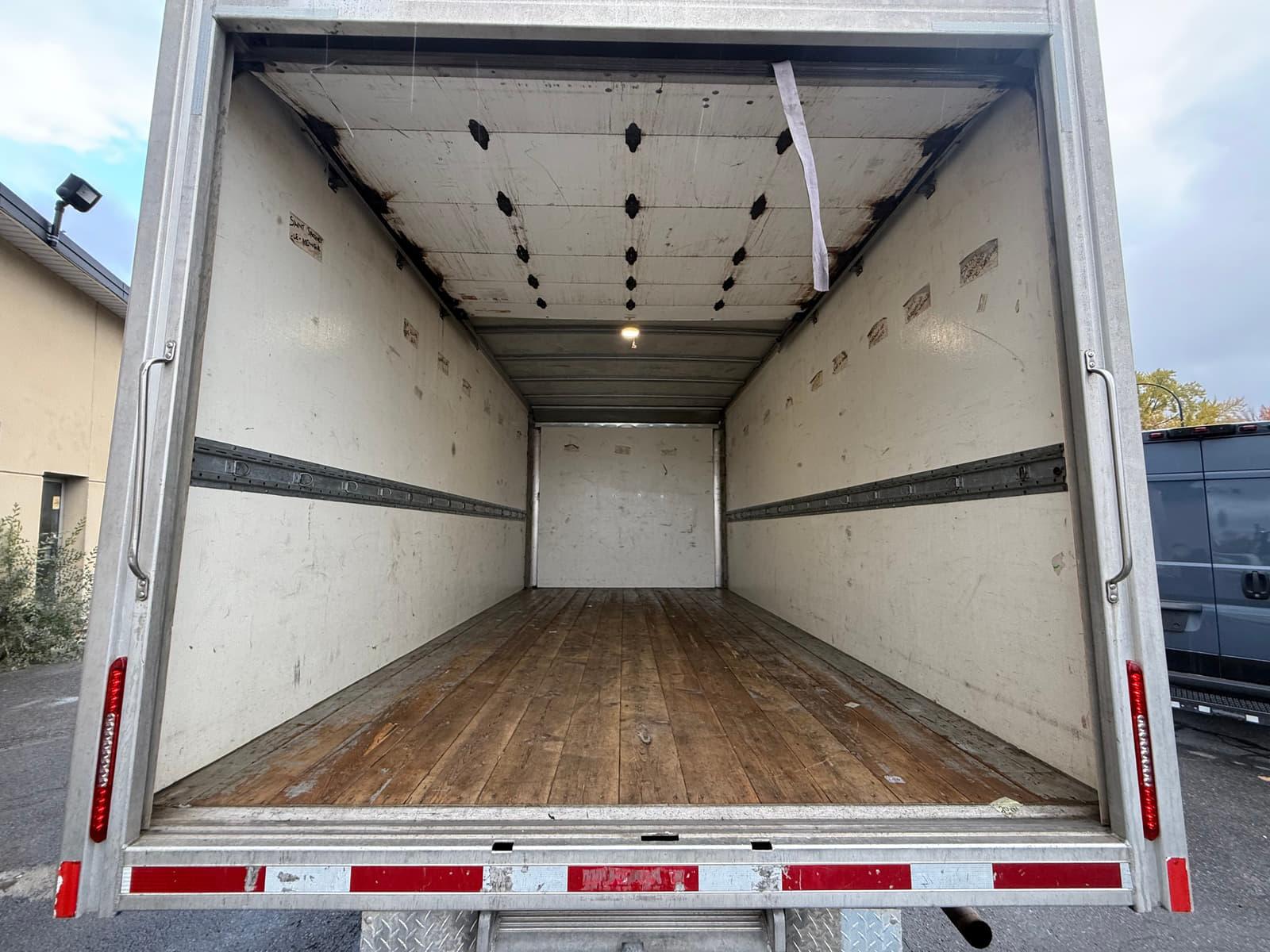 Chevrolet Express G3500 2018 - Image 12