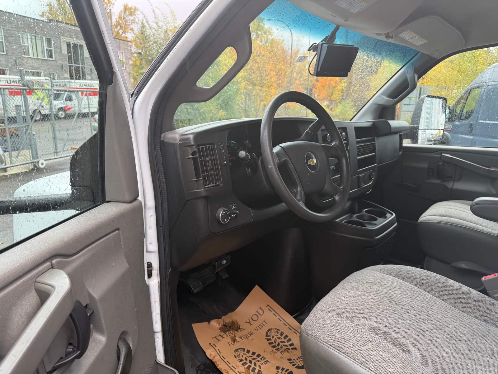 Chevrolet Express G3500 2018 - Image 13