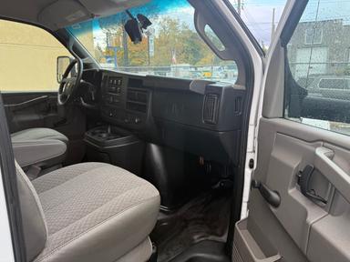 Chevrolet Express G3500 2018 - Thumbnail 14