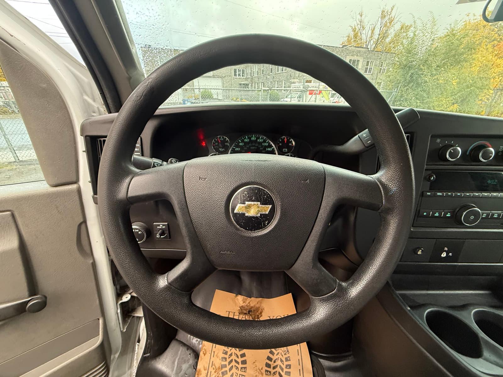 Chevrolet Express G3500 2018 - Image 16