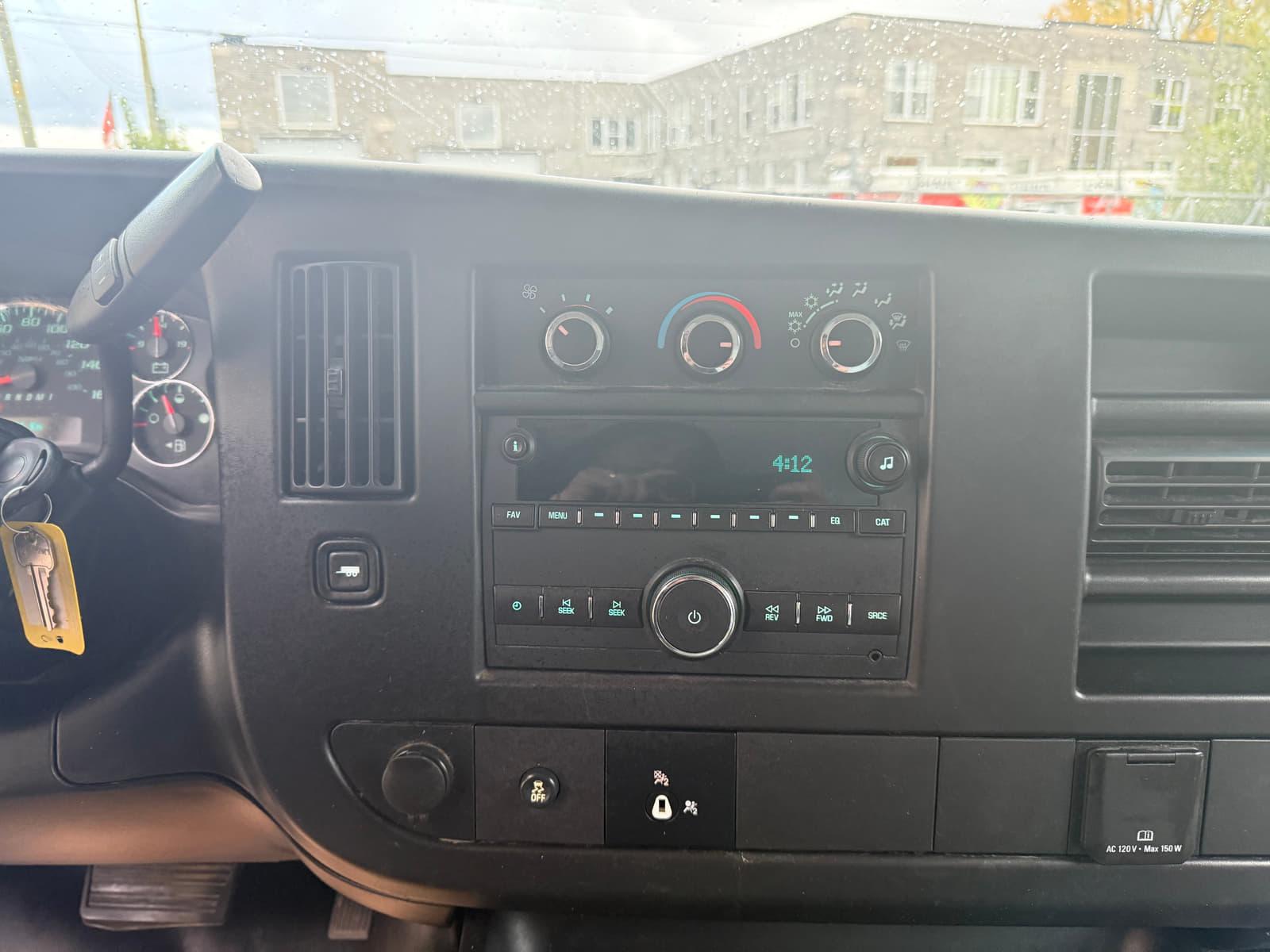 Chevrolet Express G3500 2018 - Image 18