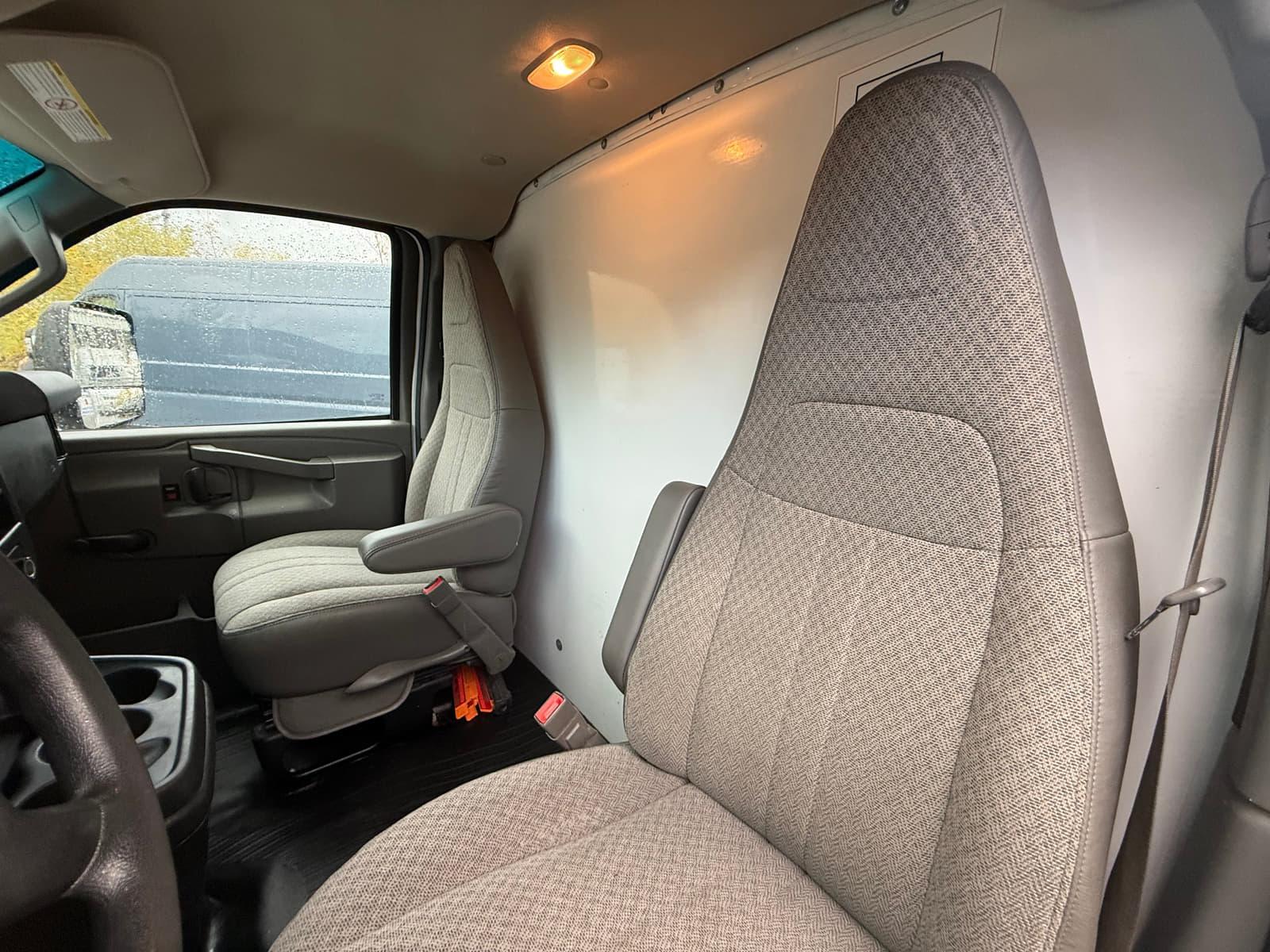 Chevrolet Express G3500 2018 - Image 24