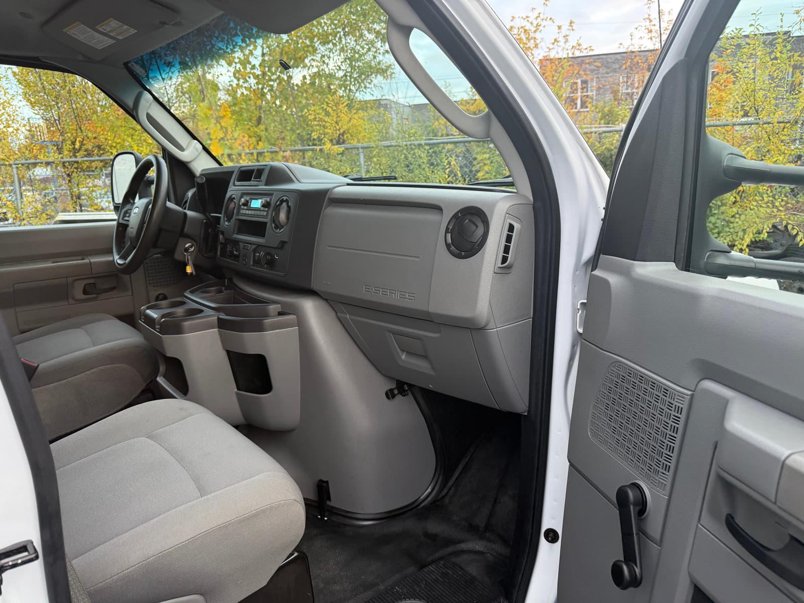 Ford E-Series Cutaway 2022 - Image 12