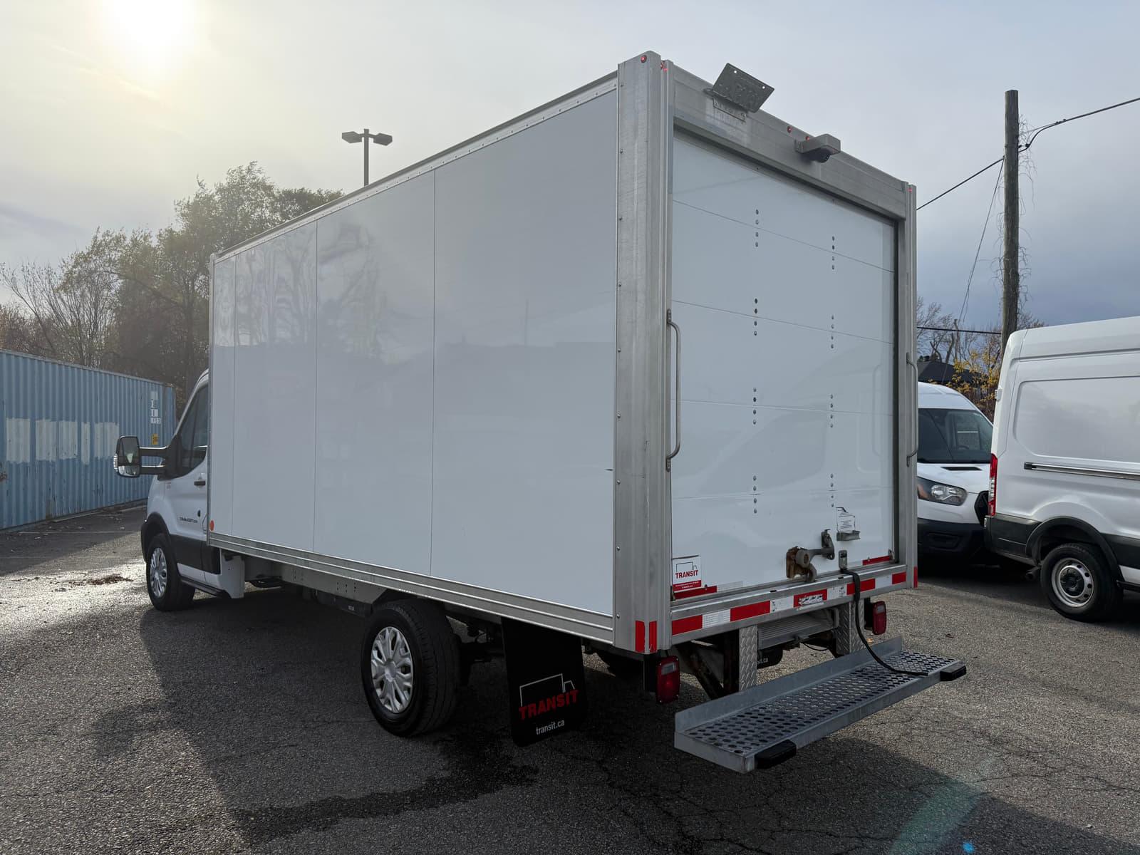 Ford Transit Cutaway 2023 - Image 3