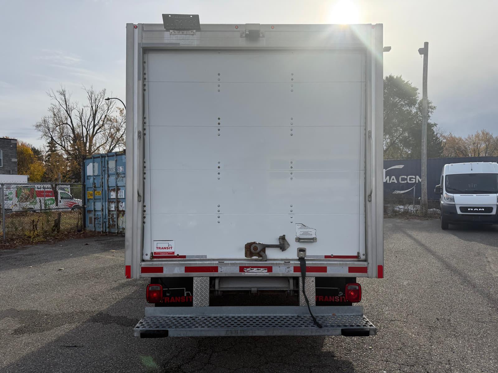 Ford Transit Cutaway 2023 - Image 4