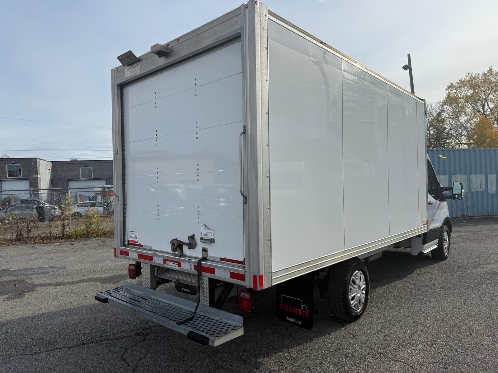 Ford Transit Cutaway 2023 - Image 5