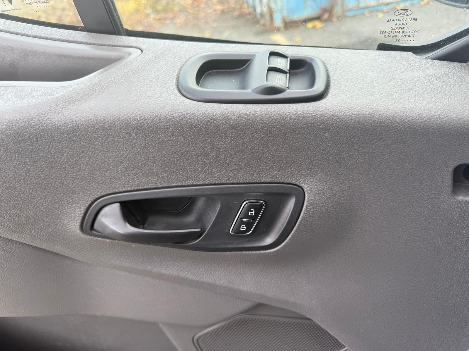 Ford Transit Cutaway 2023 - Image 15