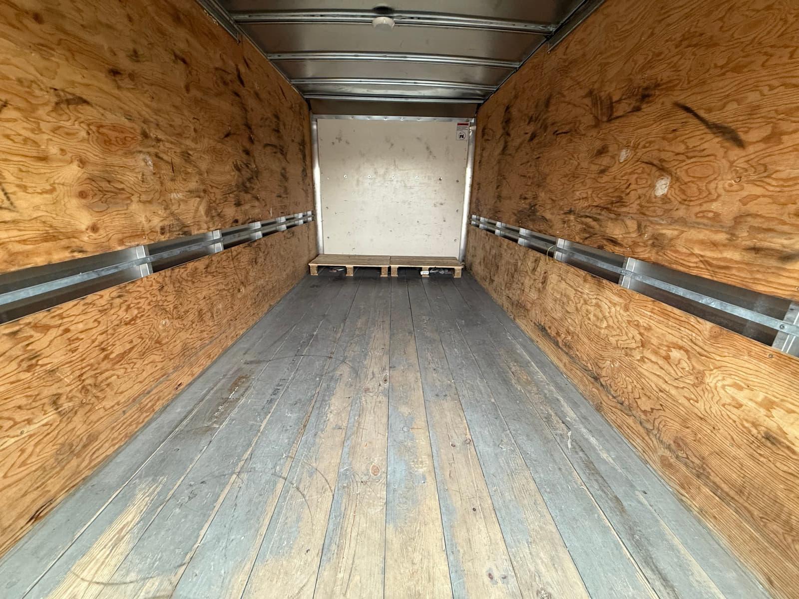 Ford Transit Cutaway 2023 - Image 23